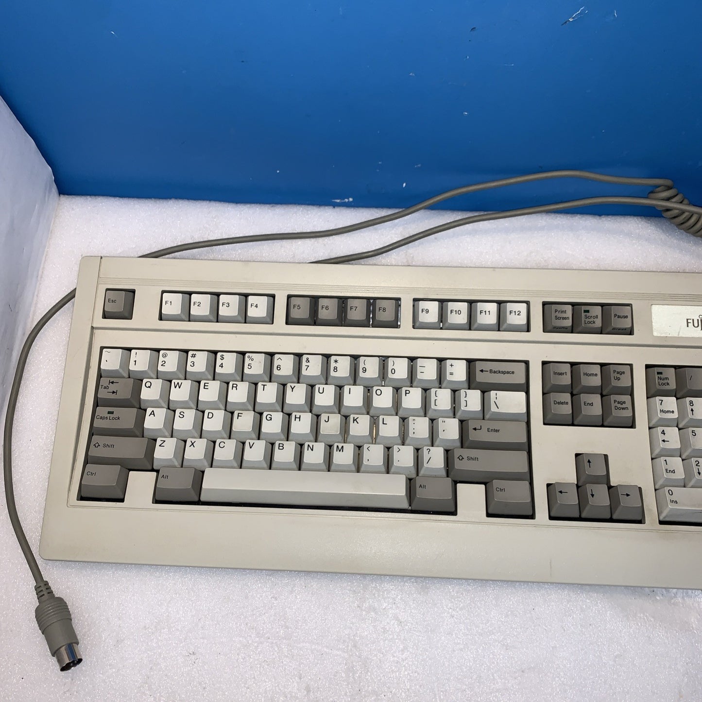 FUJITSU 5-pin KEYBOARD MODEL FKB4700 SERIES P/N: N860-4720-T601 Fully Tested