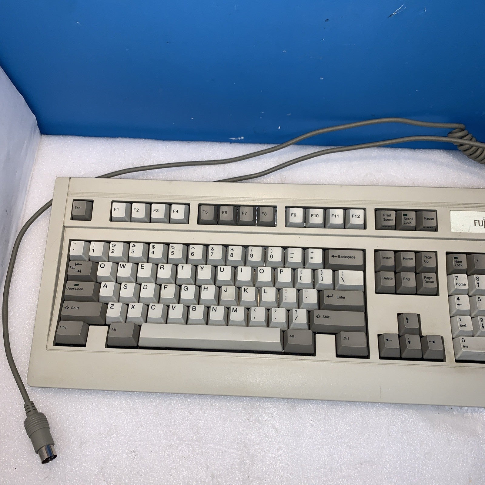 FUJITSU 5-pin KEYBOARD MODEL FKB4700 SERIES P/N: N860-4720-T601 Fully Tested
