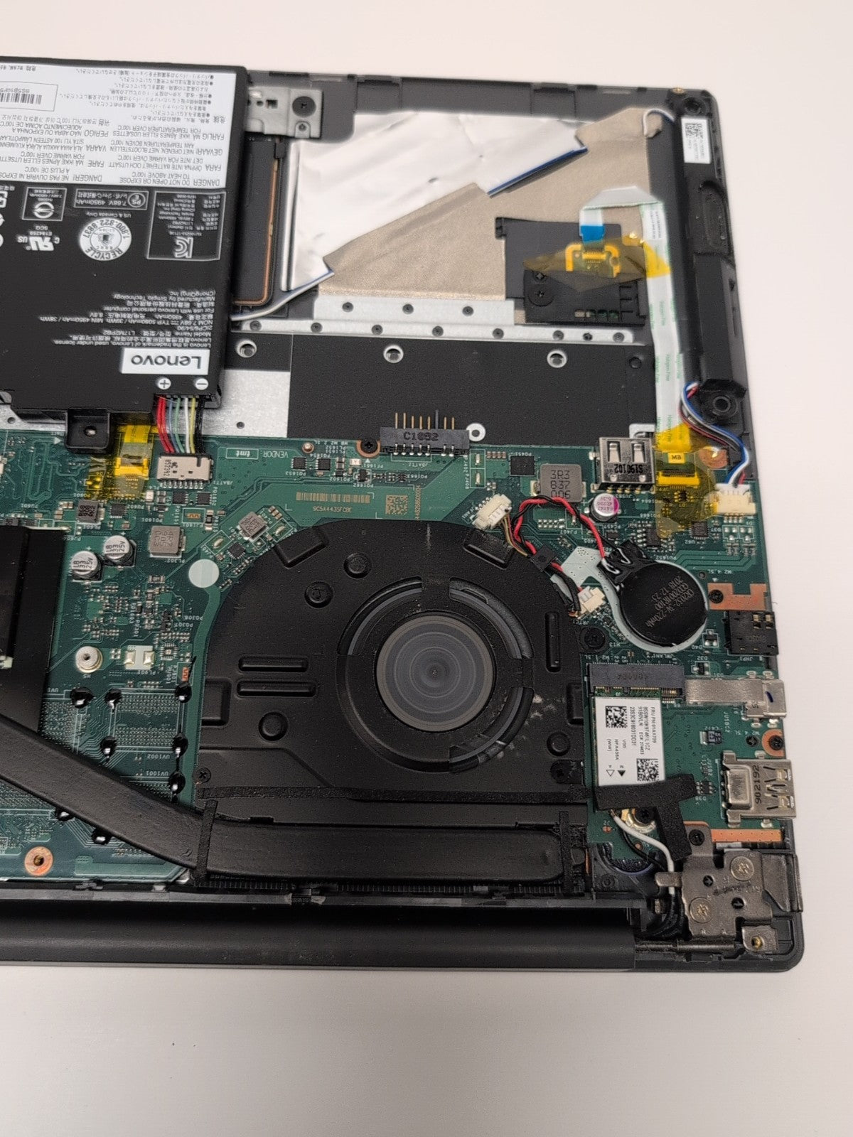 Lenovo V330-14ARR 14" LAPTOP AMD Ryzen 5 CPU (NO RAM /SSD,  FOR Parts ) -