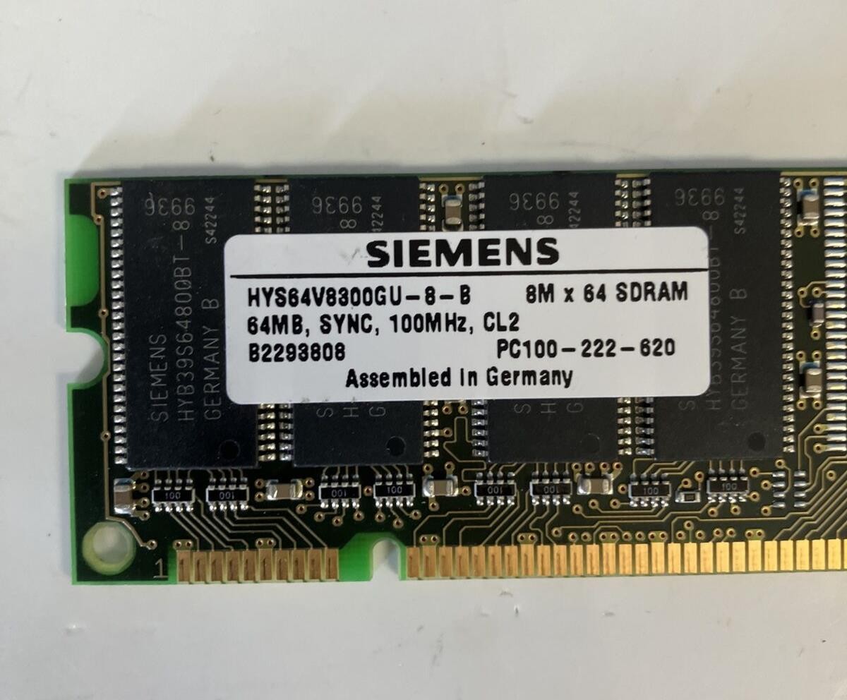 SIEMENS HYS64V8300GU-8-B CL2 64MB 100MHz 168pin PC100-222-620 Memory ~