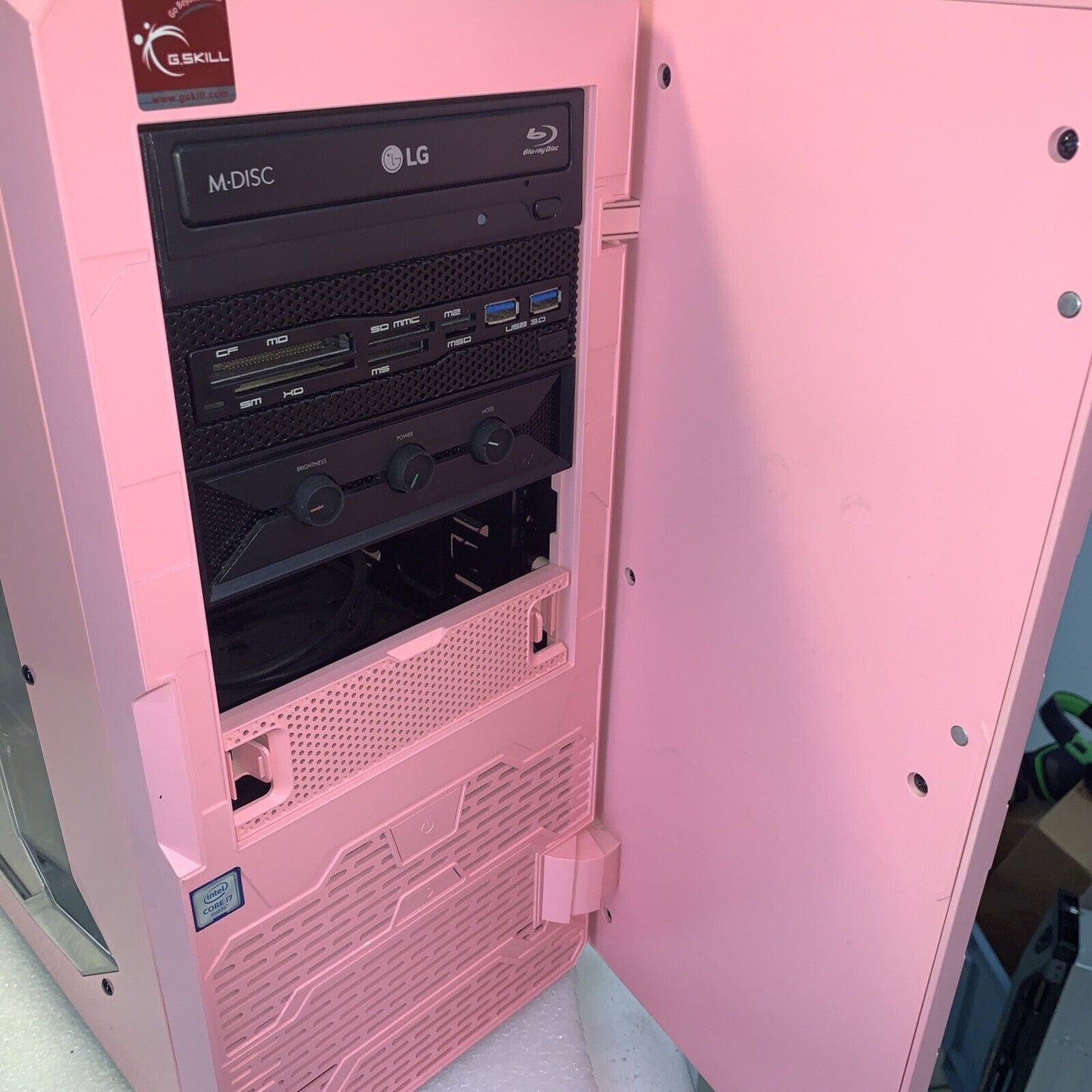 Beautiful ~ Desktop PC Case with Blu-ray / Card Reader/ Controller