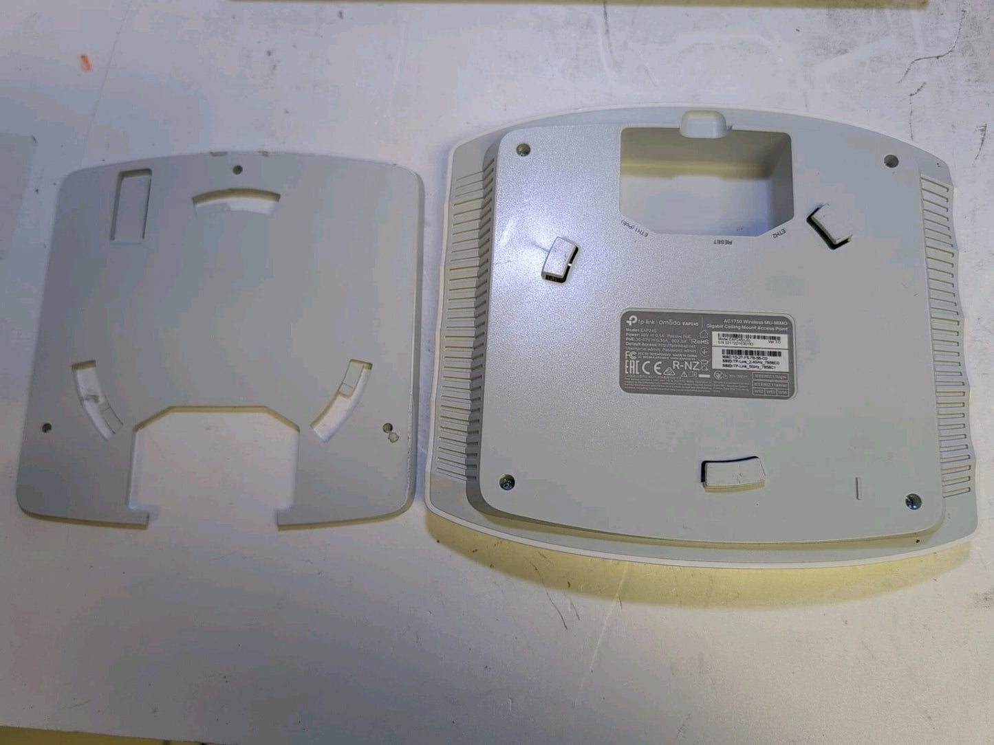 TP-Link EAP245 V3 | Omada AC1750 Gigabit Wireless Access Point W/Back Plate -