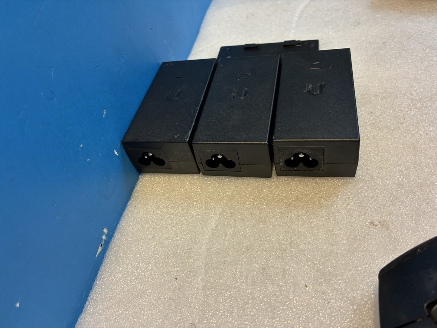 3x 🔥 Ubiquiti Networks 24V 0.5A Gigabit PoE Injector GP-A240-050G w/ 1x Plate