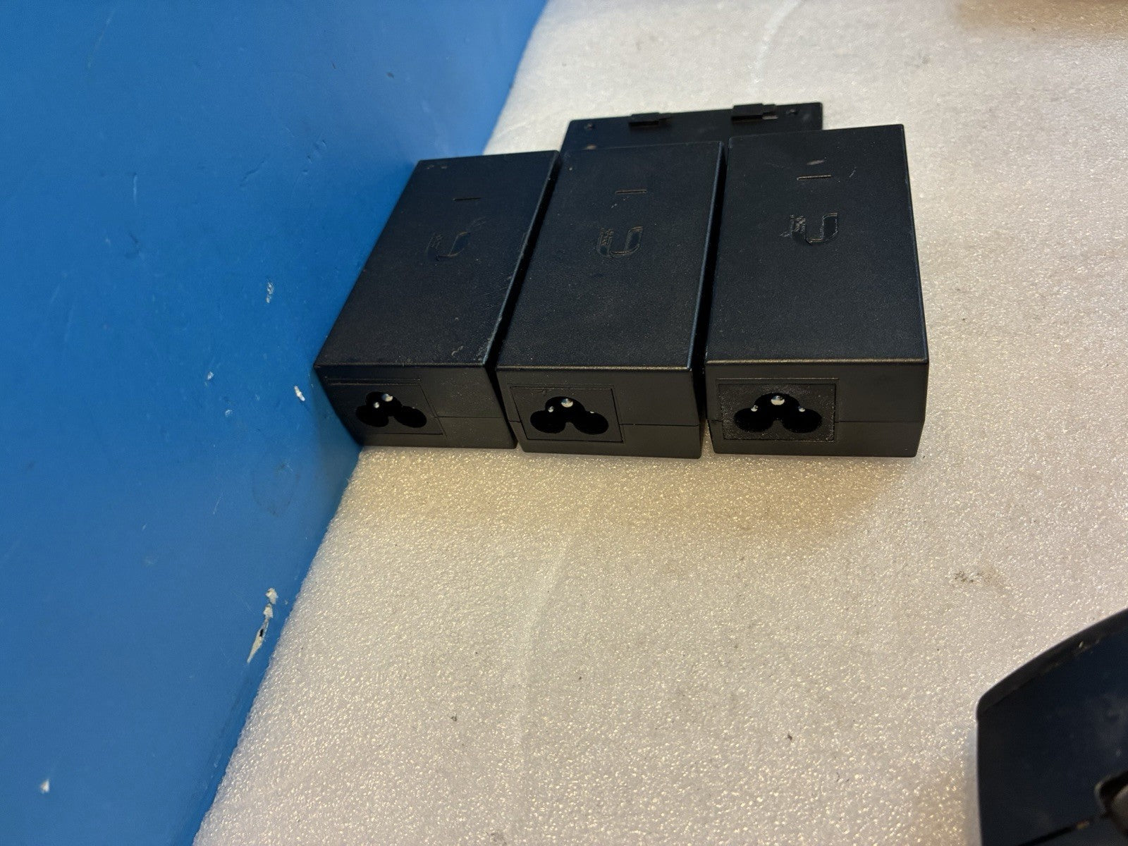 3x 🔥 Ubiquiti Networks 24V 0.5A Gigabit PoE Injector GP-A240-050G w/ 1x Plate