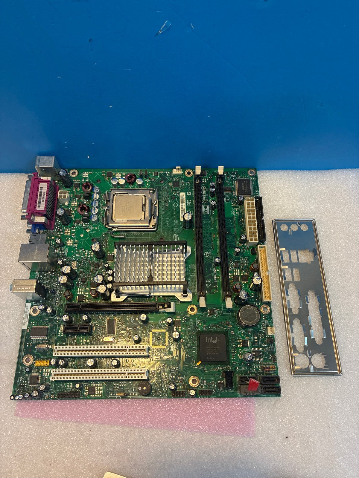 🔥 Intel Desktop Board D946GZIS LGA775 Micro-ATX with Celeron 356 CPU & I/O Shie
