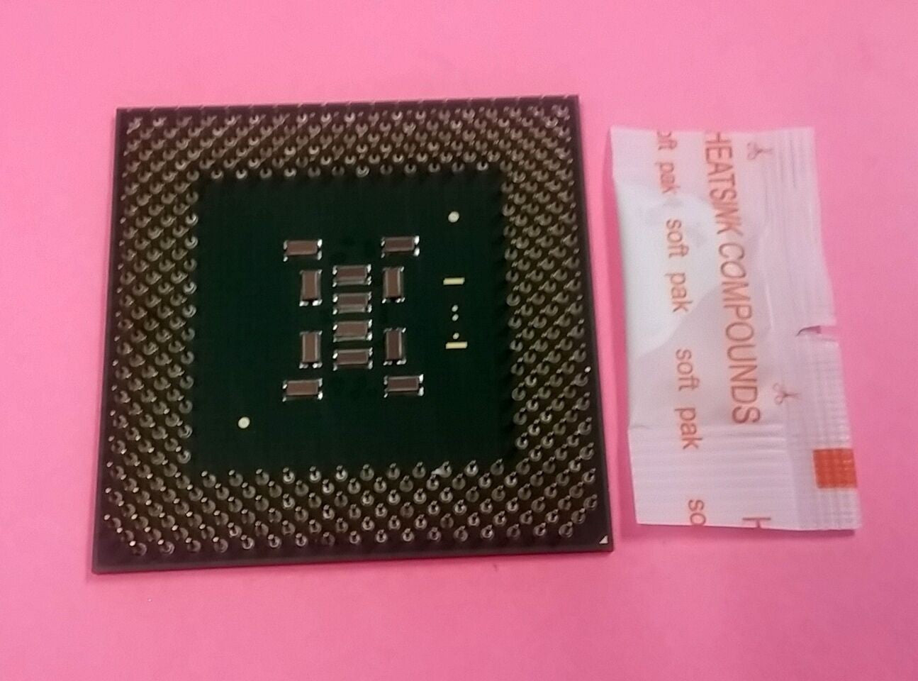Intel Celeron 667/128/66/1.65V CPU SL48E CPU + Thermal Paste @@@