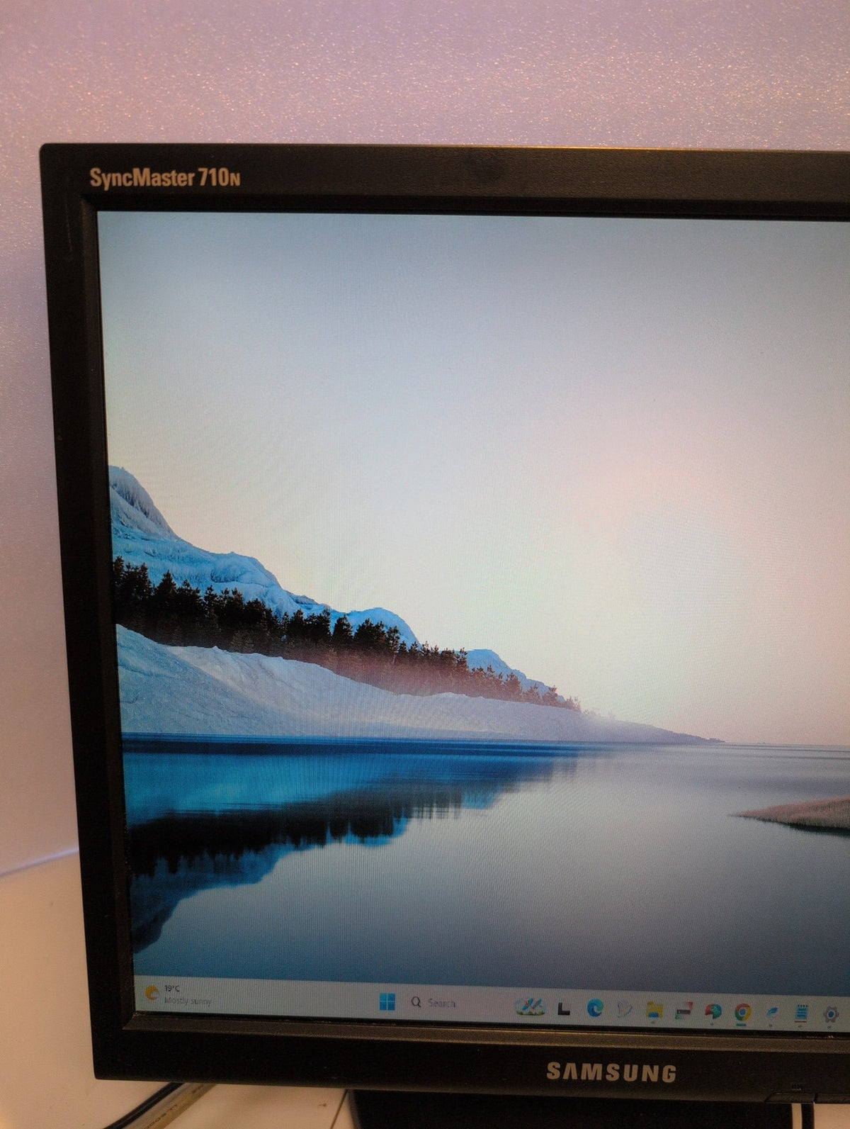 🎸 Samsung SyncMaster 710N 17" LCD Color Display Monitor MJ17CSKB VGA 710N A
