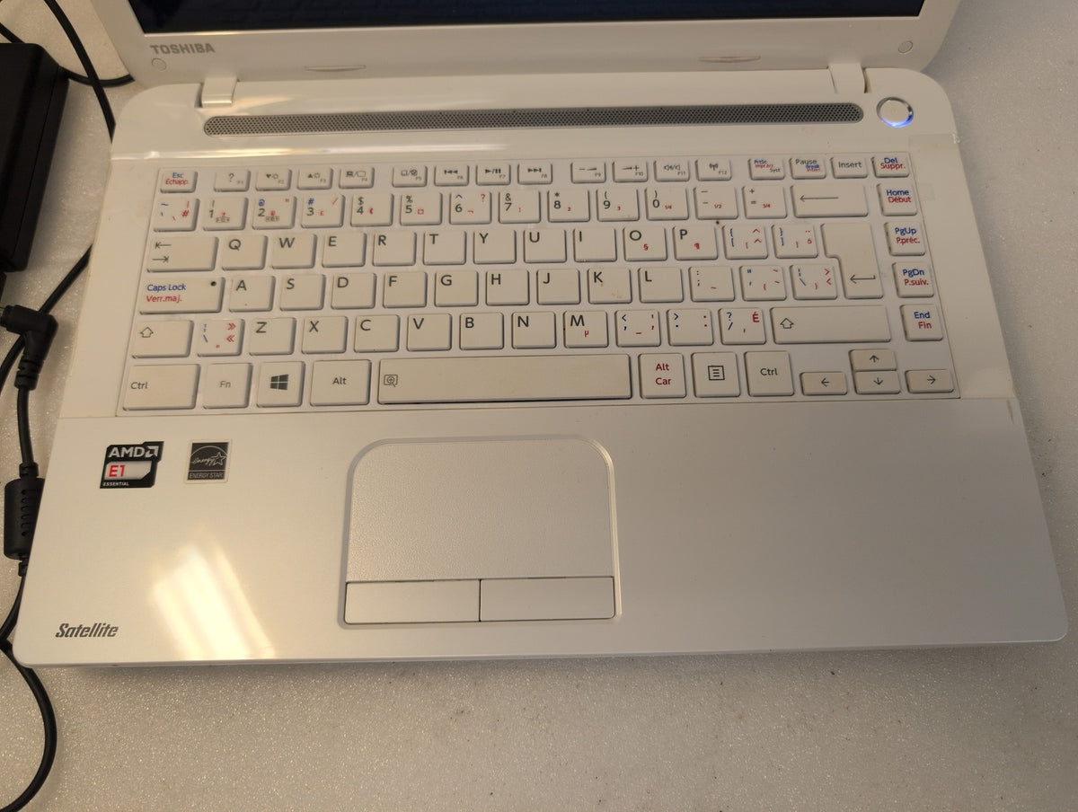 🎸 Toshiba Satellite C40D-A White Laptop AMD E1-2100 14in 2GB RAM 465GB HDD