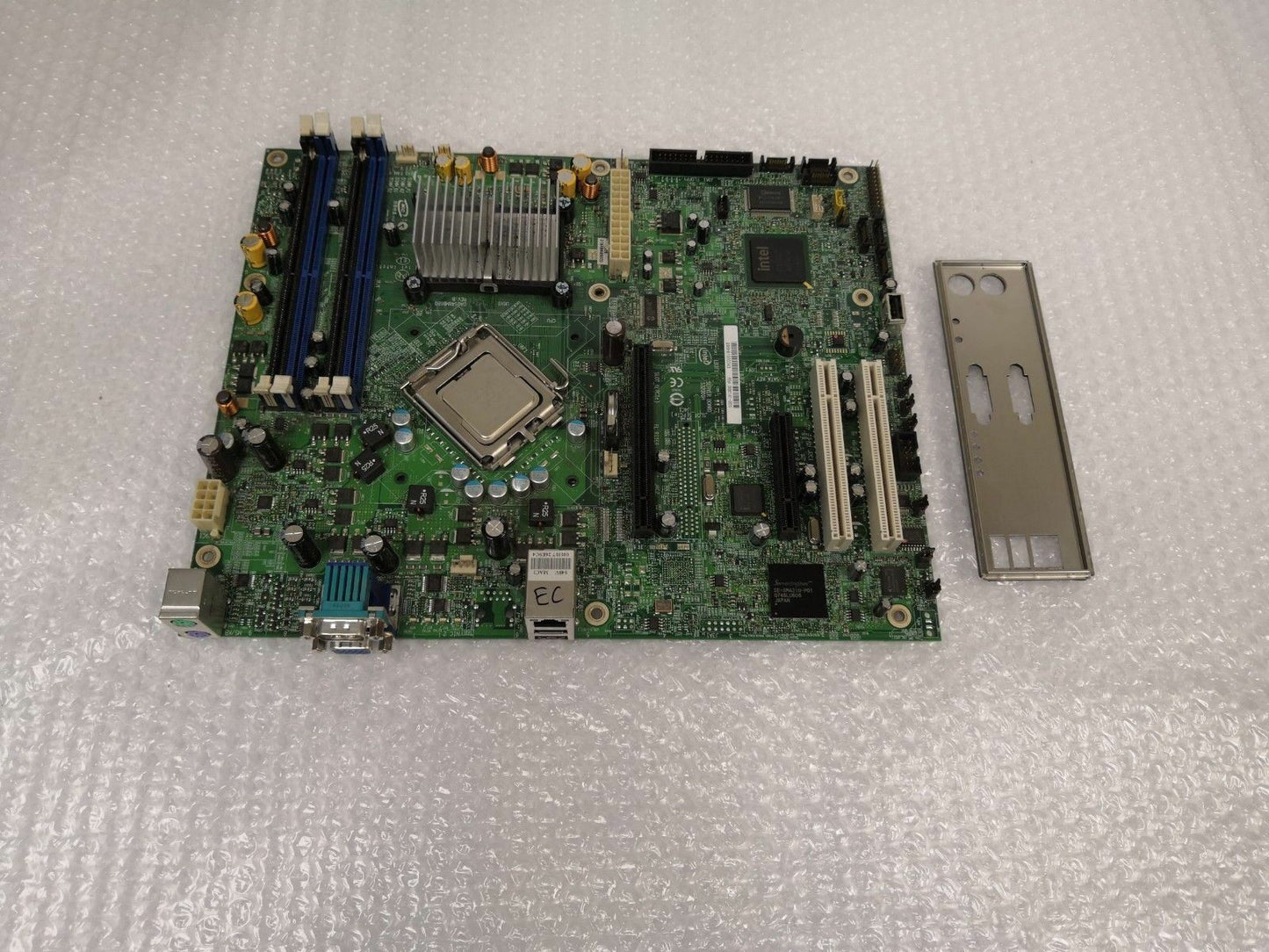 + Intel S3200SH D86141 Motherboard With Intel Xeon 2.40 GHz Cpu & I/O Plate
