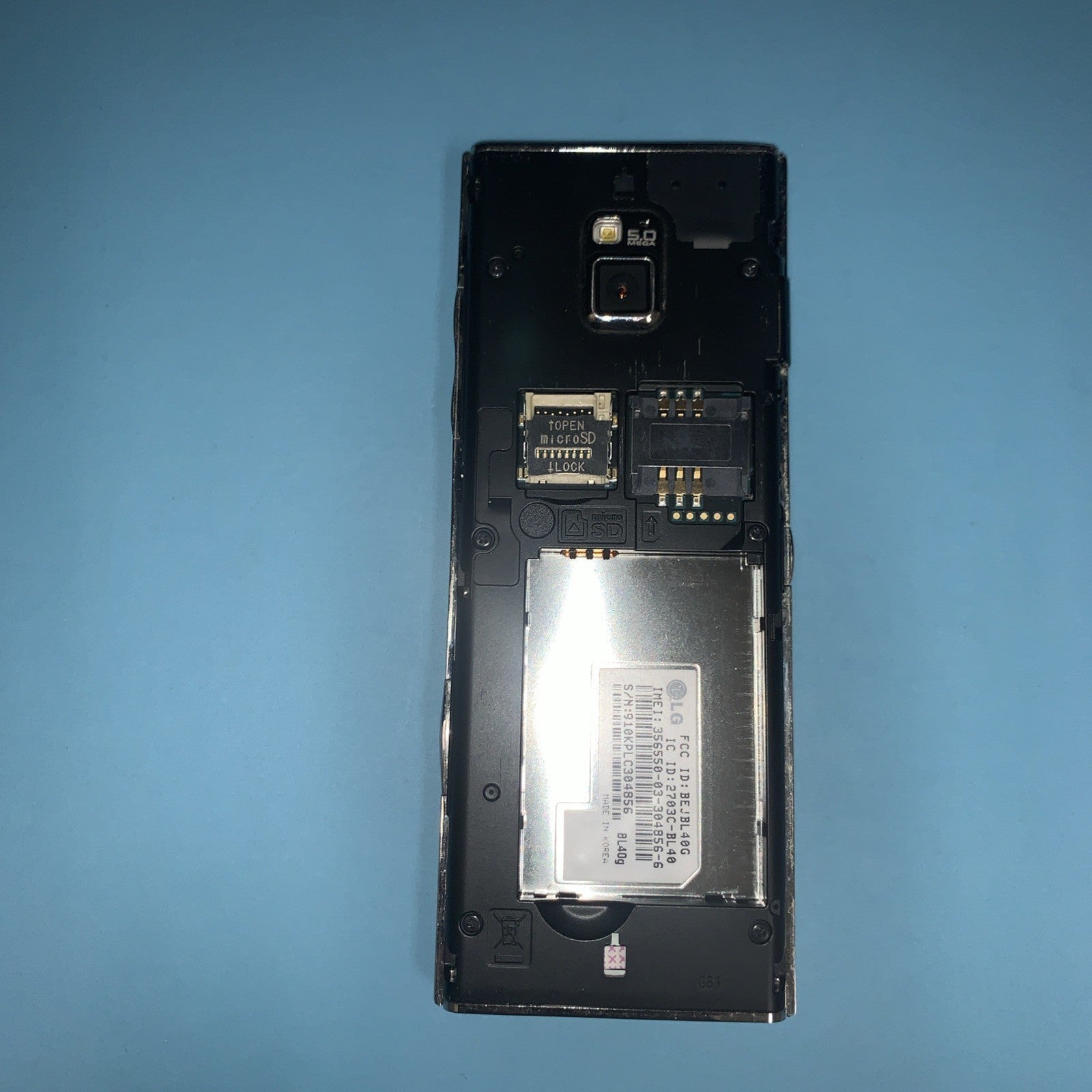 (carrier: Telus) LG BL40 Chocolate 4.01″ 5 MP camera phone (missing parts)