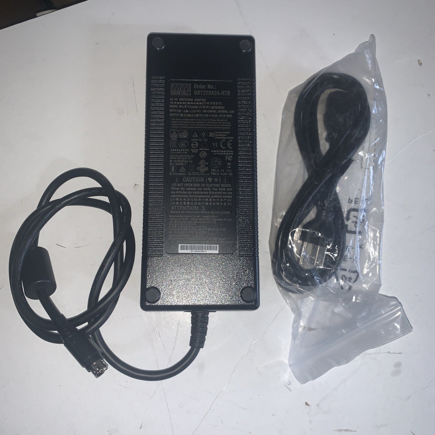 New - MEAN WELL GST220A24-R7B AC/DC SWITCHING ADAPTOR 4-Pin