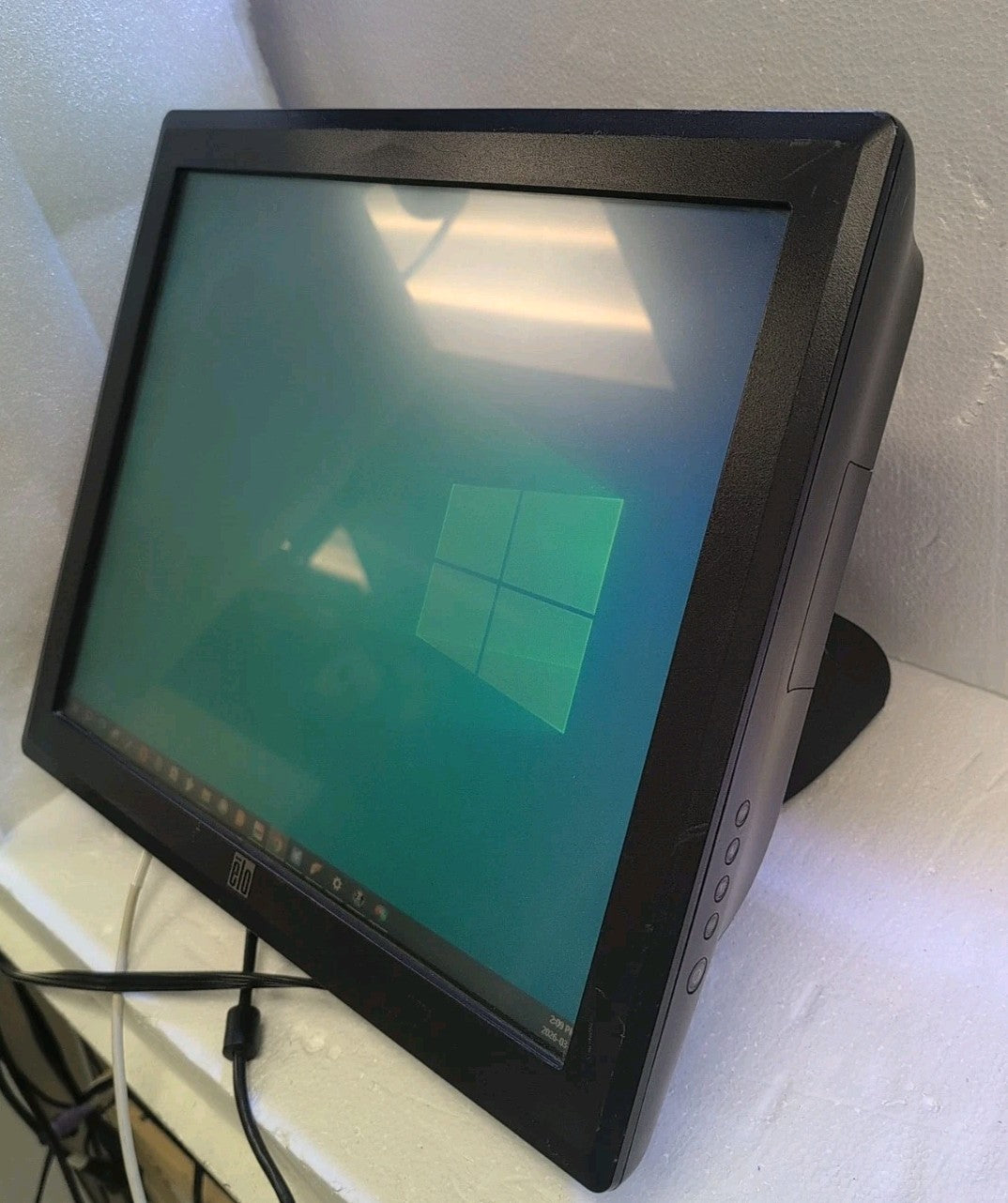 TYCO ELECTRONICS ELO Touchsystem ET1729L-8UWA  E28767 17" Touchscreen Monitor  -