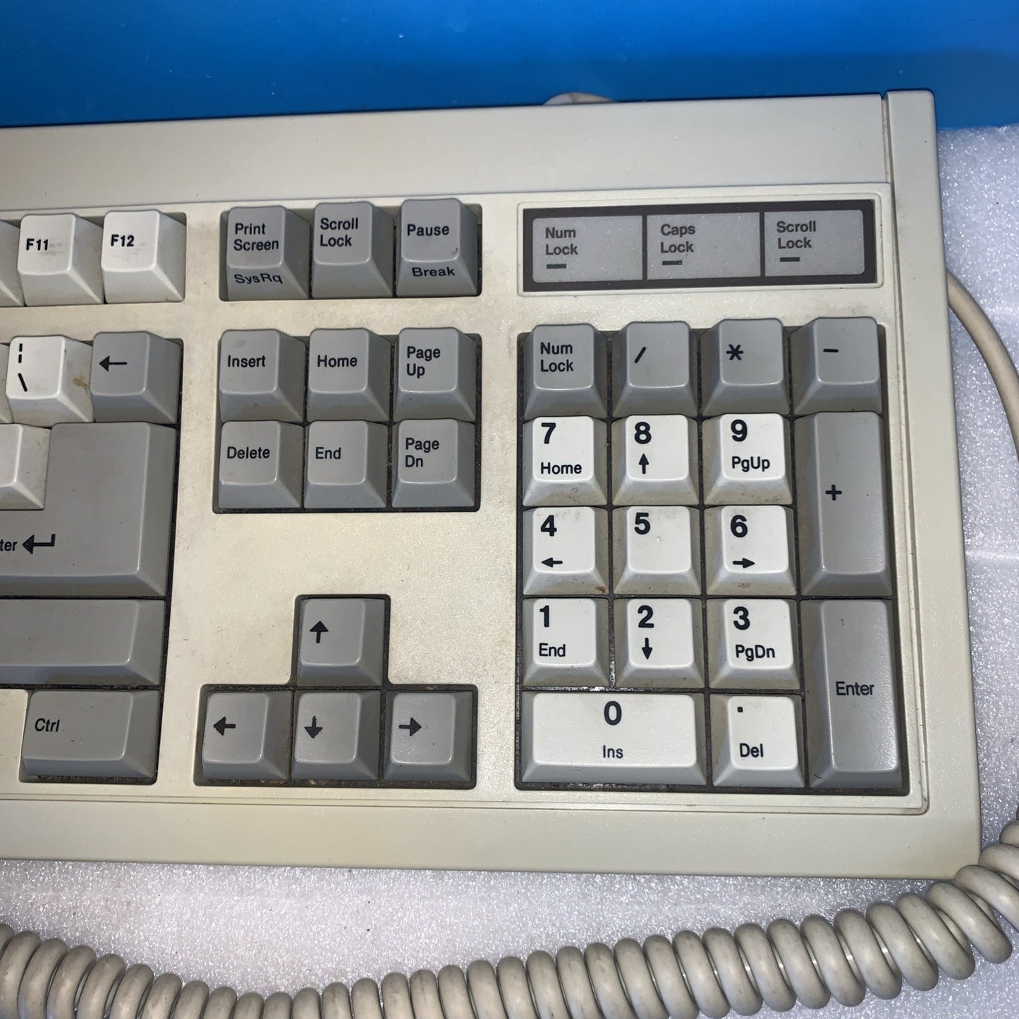VINTAGE ~ Lisa K108 5-Pin Click KEYBOARD