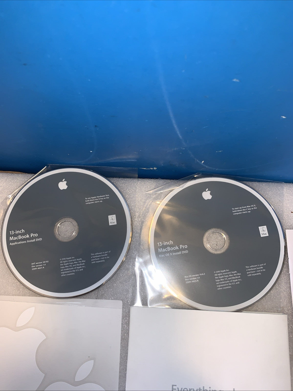 Apple MacBook Pro 13” Mac OS X 10.6.3 Restore DVD Set