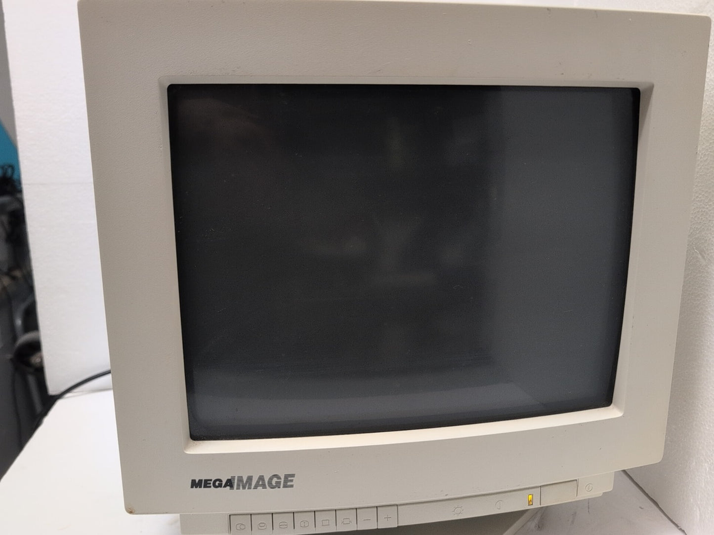 🔥 MEGA IMAGE S15MG 15" Color Display CRT Monitor (9 PIN Video PORT) -