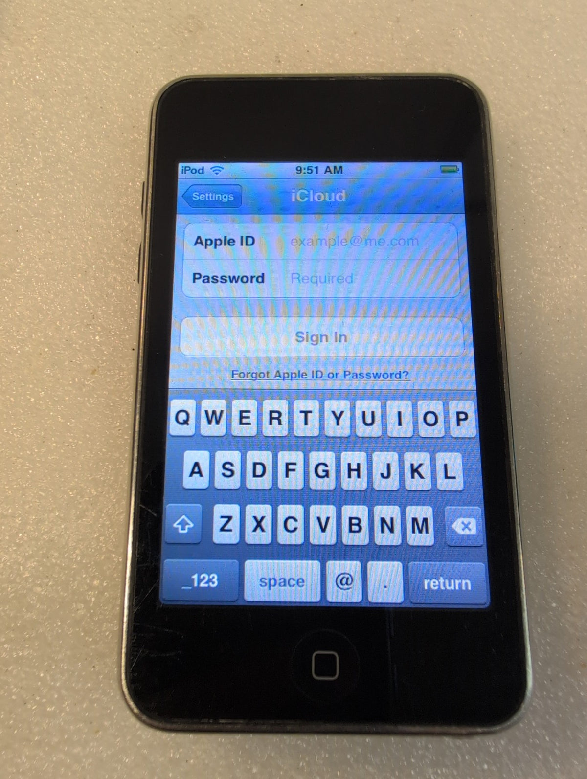 🎸 Apple iPod Touch 4th Generation 32GB Black MC008C MP3 Player Wi-Fi Used