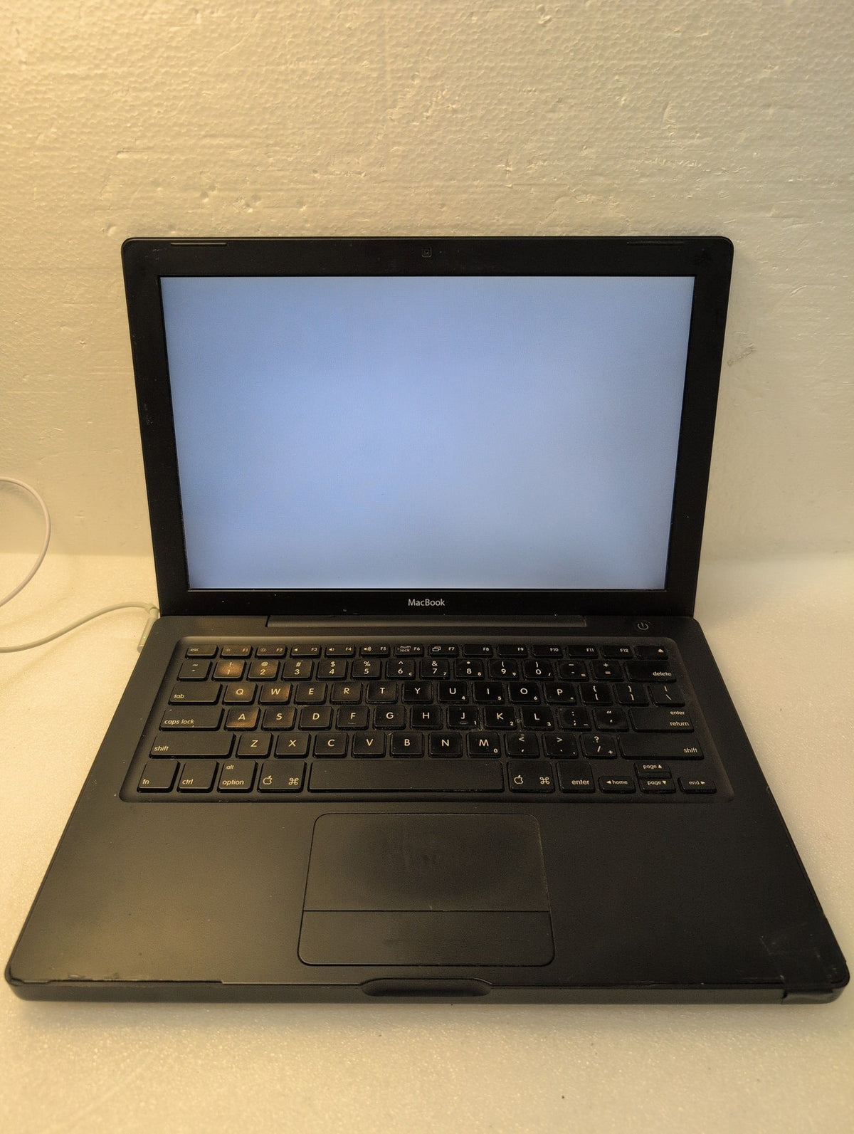 🎸 (AS IS) Apple MacBook 13.3-inch A1181 Black Core 2 Duo Laptop No HDD 2GB RAM