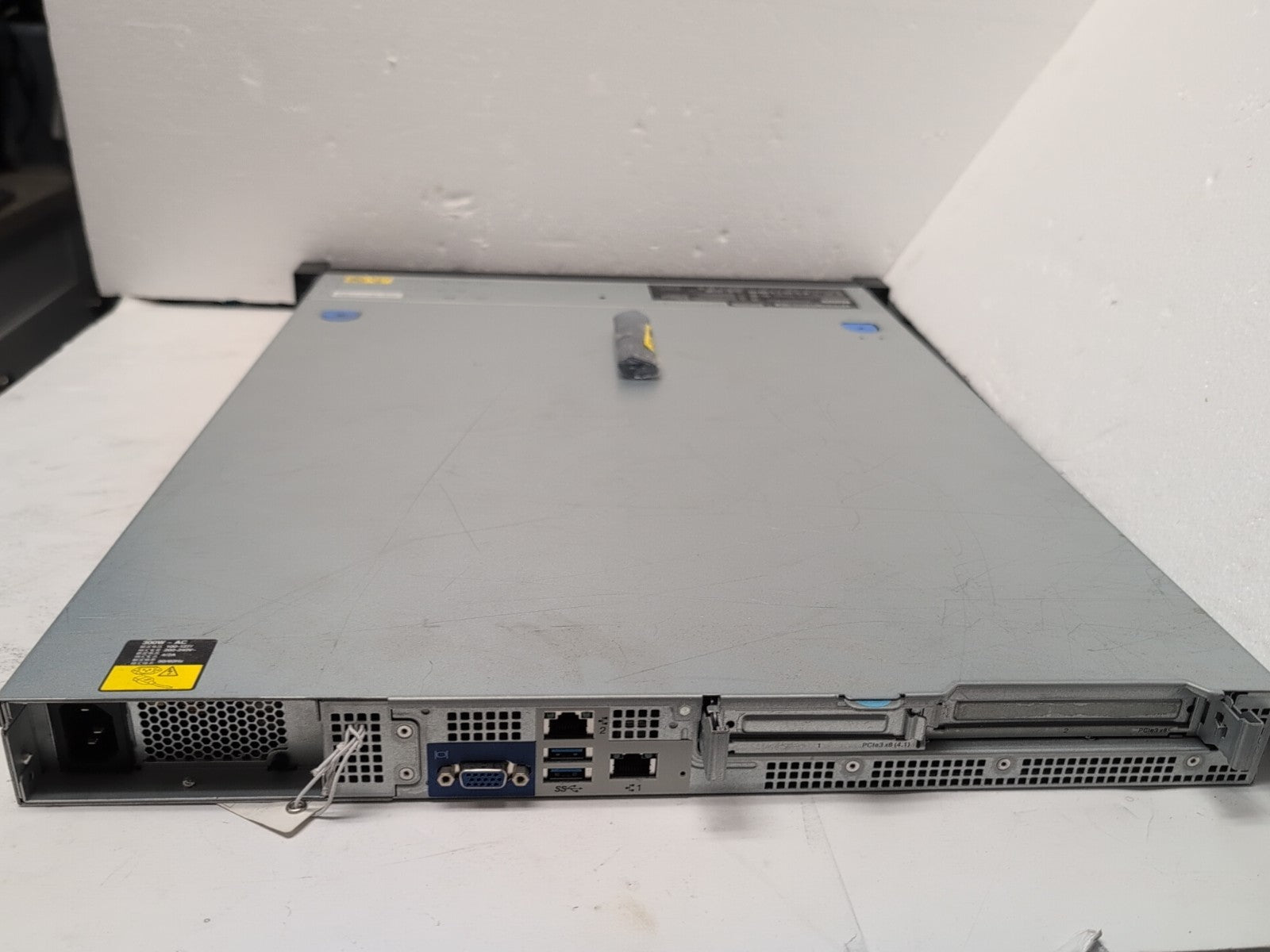 🔥 Lenovo System x 3250 M6 SFF 1U Server E3-1230 V5 3.0GHz/16GB/2x CADDY/NO HDD-