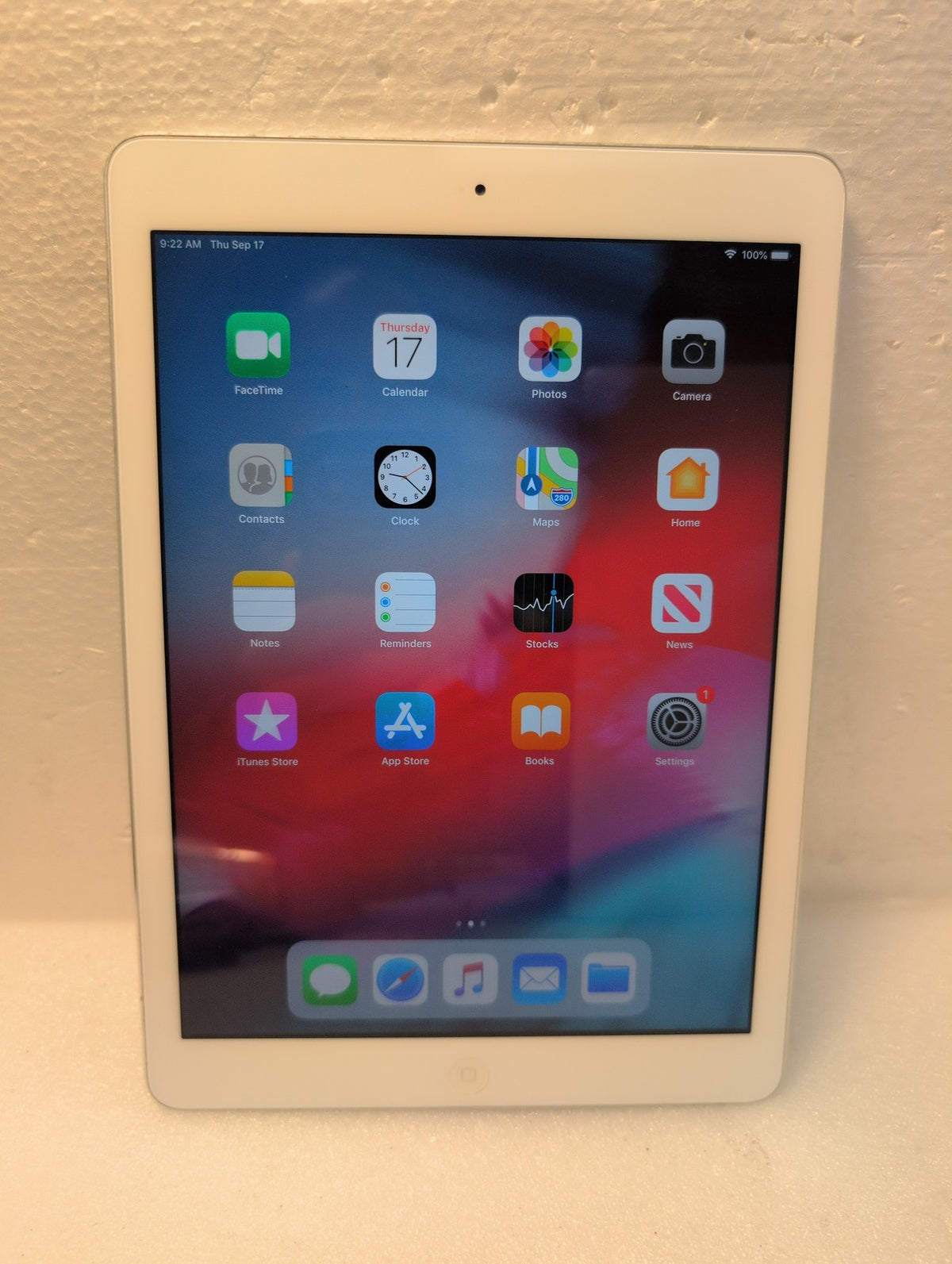🎸 Apple iPad Air 1st Gen A1474 16GB Wi-Fi 9.7in Silver/White Tablet Used
