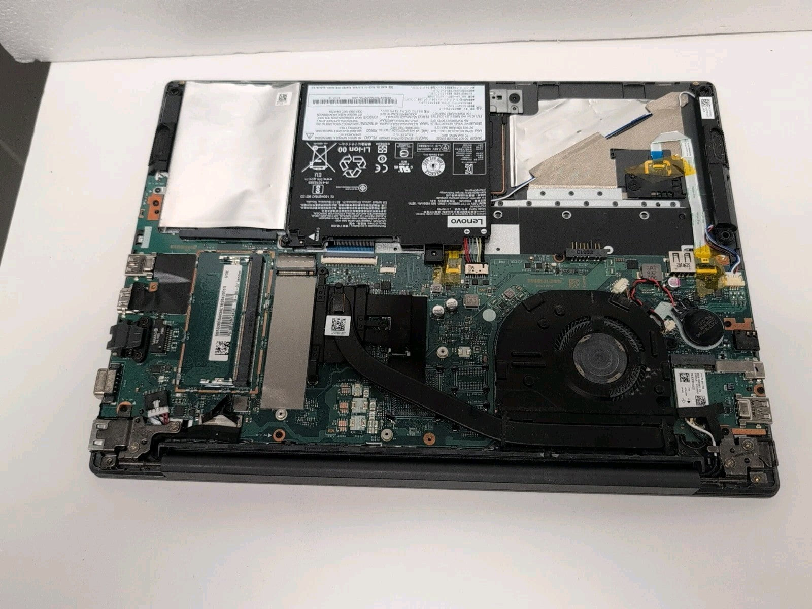 Lenovo V330-14ARR 14" LAPTOP AMD Ryzen 5 CPU (NO RAM /SSD,  FOR Parts ) -