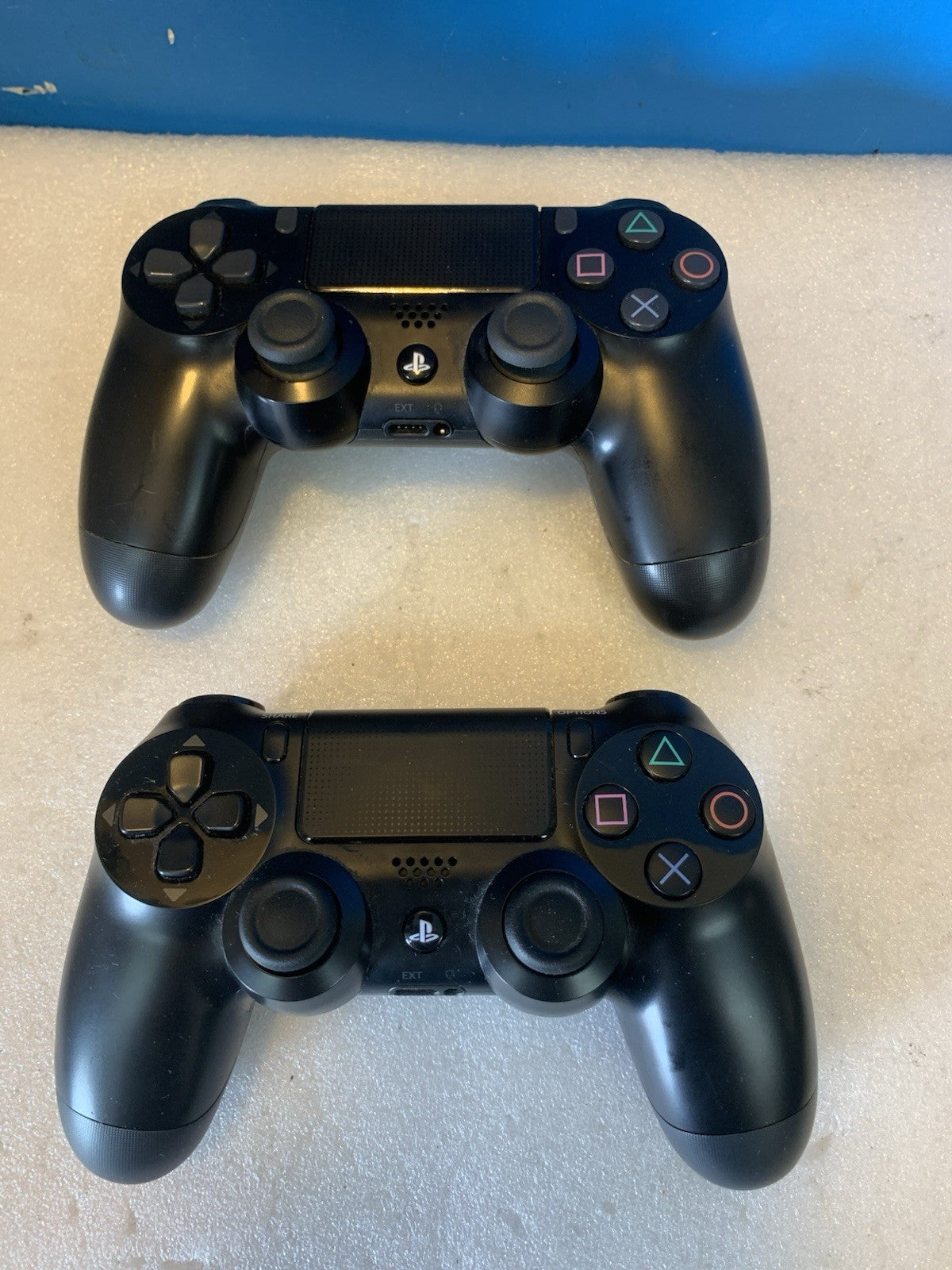 🔥 2x Genuine Sony PS4 DualShock 4 Controllers CUH-ZCT1U Black