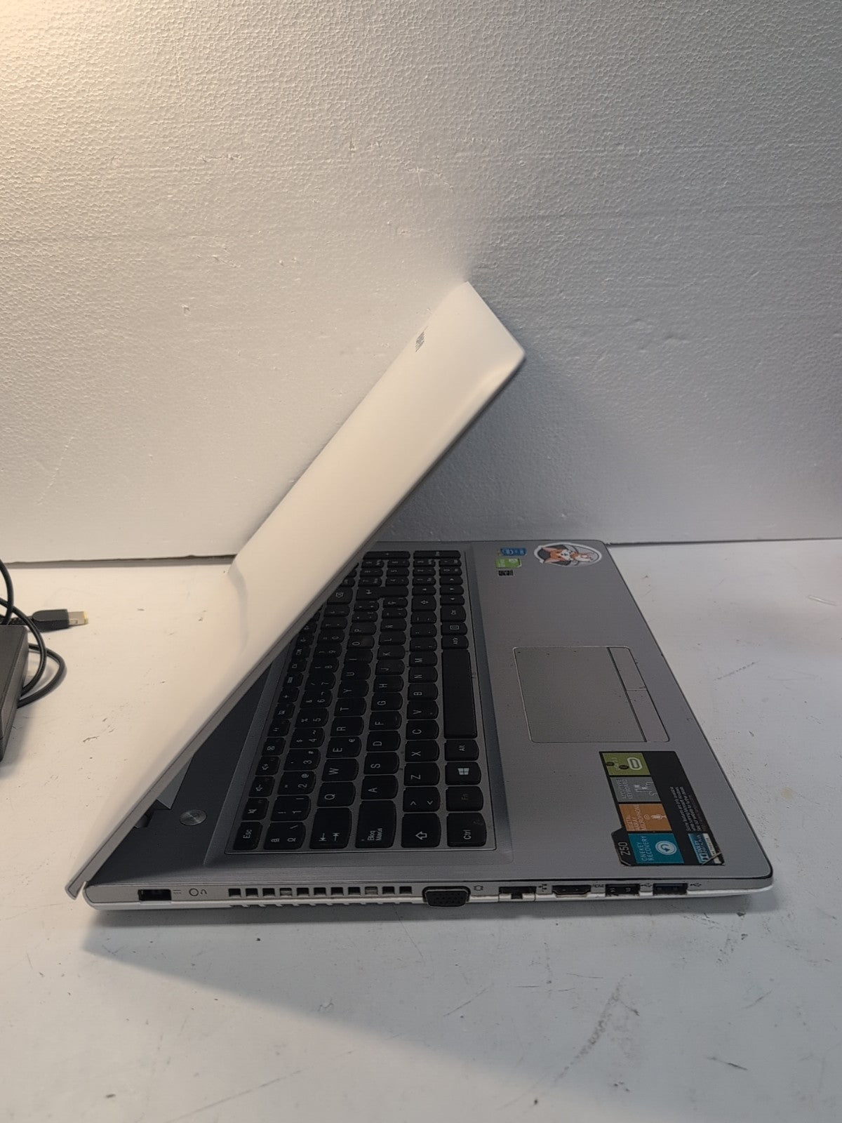 🔥 (AS IS, HINGE ISSUE) Lenovo Z50-70 15.6" LAPTOP  i7-4510U /4GB RAM/NO SSD -