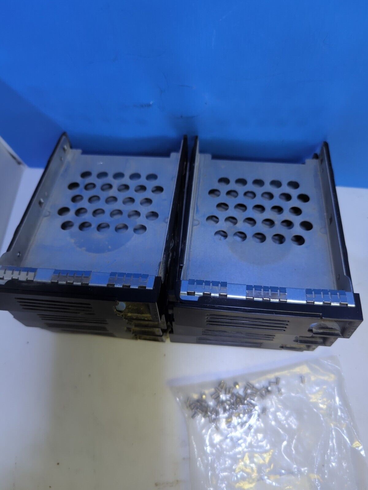 lot of 10 Chenbro 3.5 SATA/SAS Drive Caddy RM11803-10A W/Screws -