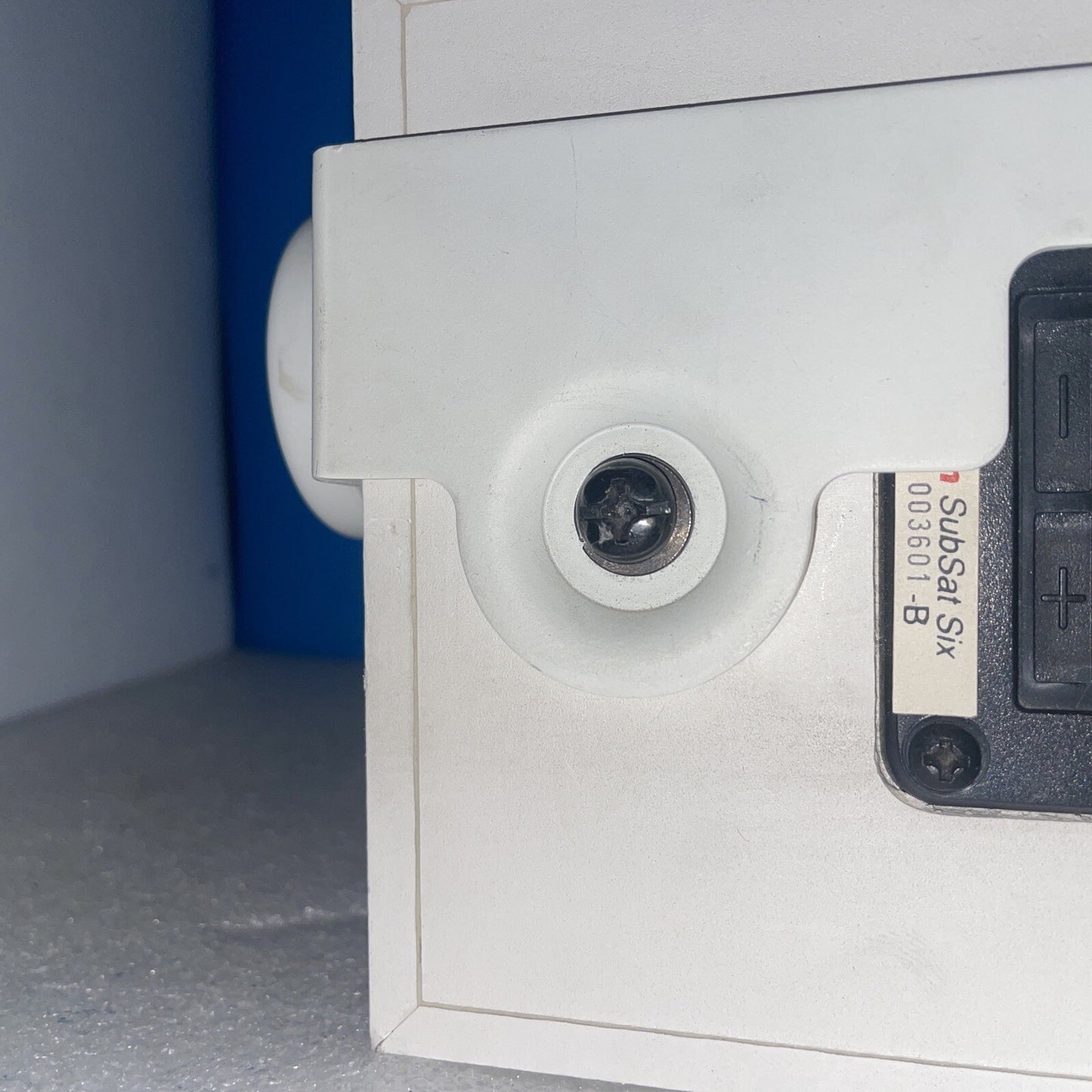 1× Boston Acoustics SubSat Six speaker