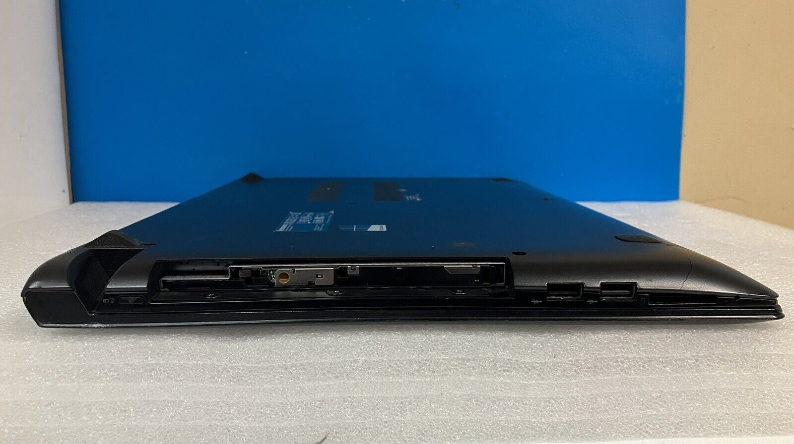 ~ (For Parts, As is) Lenovo 15.6" Laptop AMD A8 CPU 2GB RAM No Disk (Read)