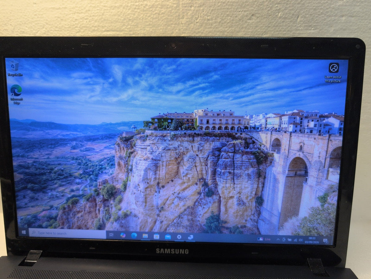 🎸 Samsung NT270E5R 270E 15.6in Laptop i5-4200U 8GB 120GB SSD Win10 READ