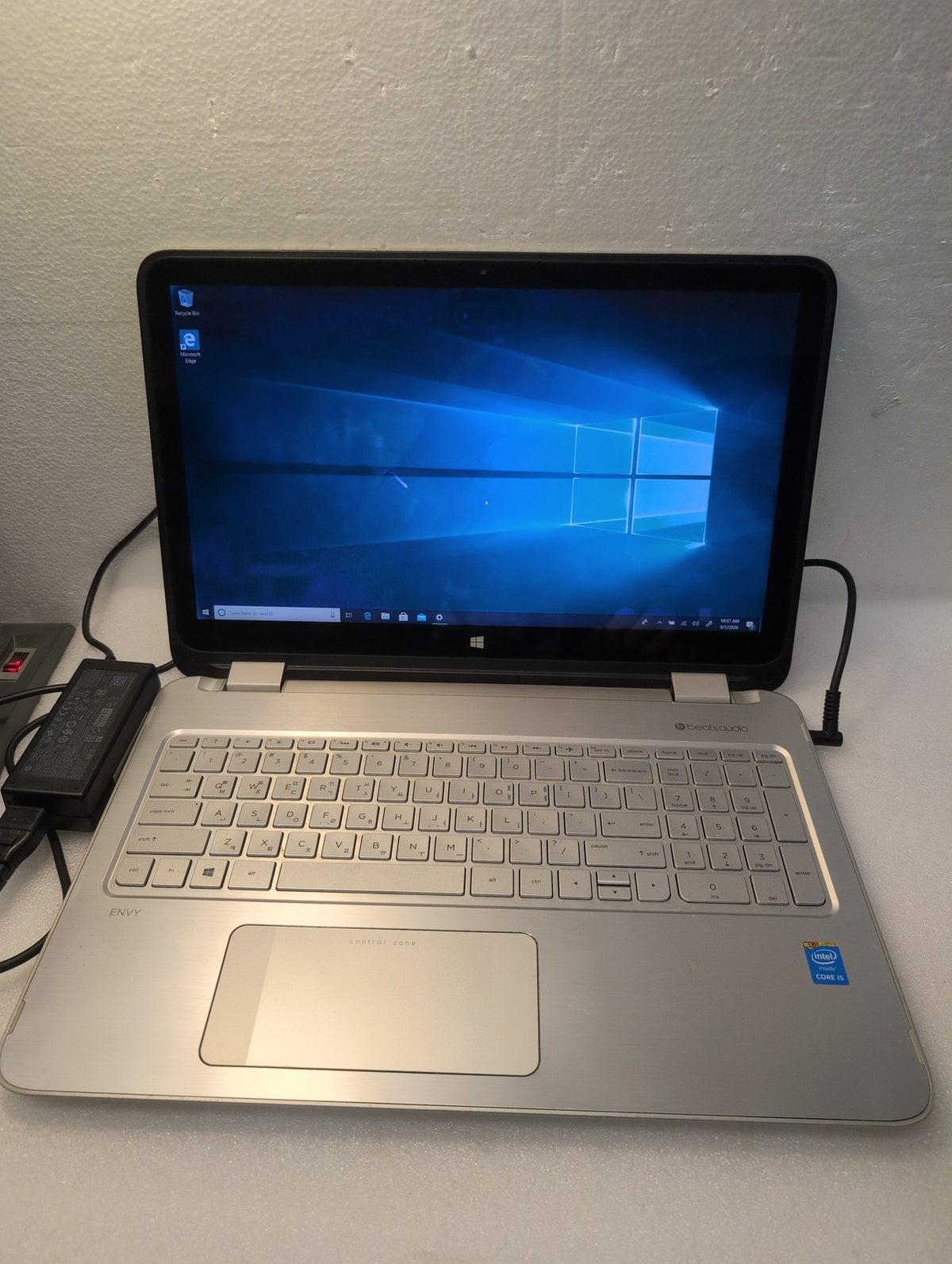 🎸 HP Envy 15-u110dx 15.6" Touchscreen Laptop  i5-5200U 8GB 256GB SSD Win10 READ