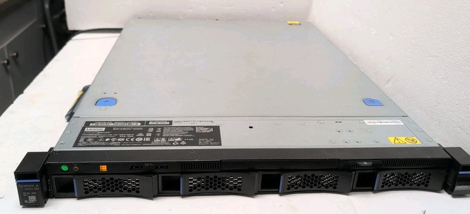 🔥 Lenovo System x 3250 M6 SFF 1U Server E3-1230 V5 3.0GHz/16GB/2x CADDY/NO HDD-