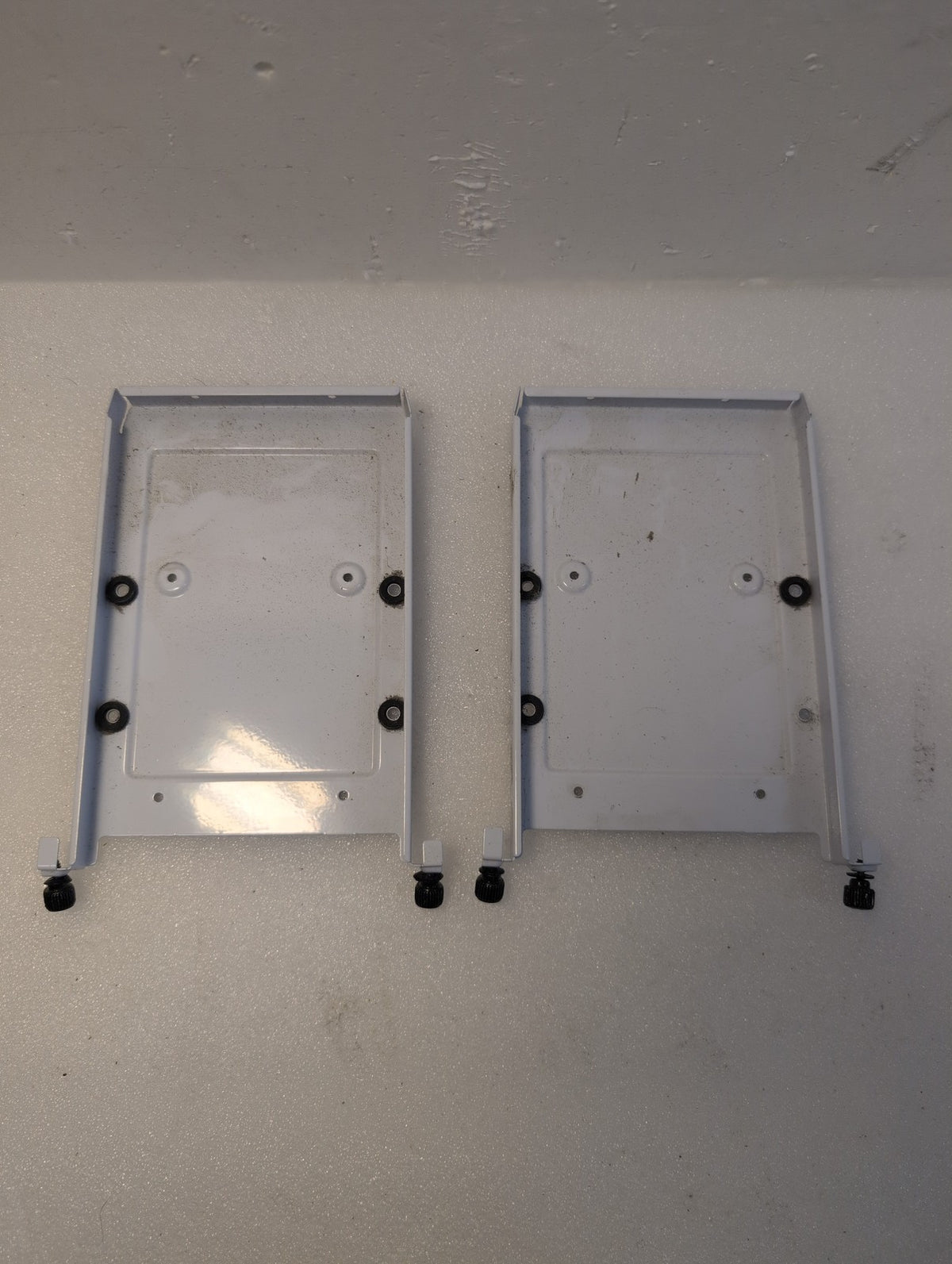 🎸 White Metal Drive Bay Mounting Bracket Pair Adjustable Feet Rubber For NZXT