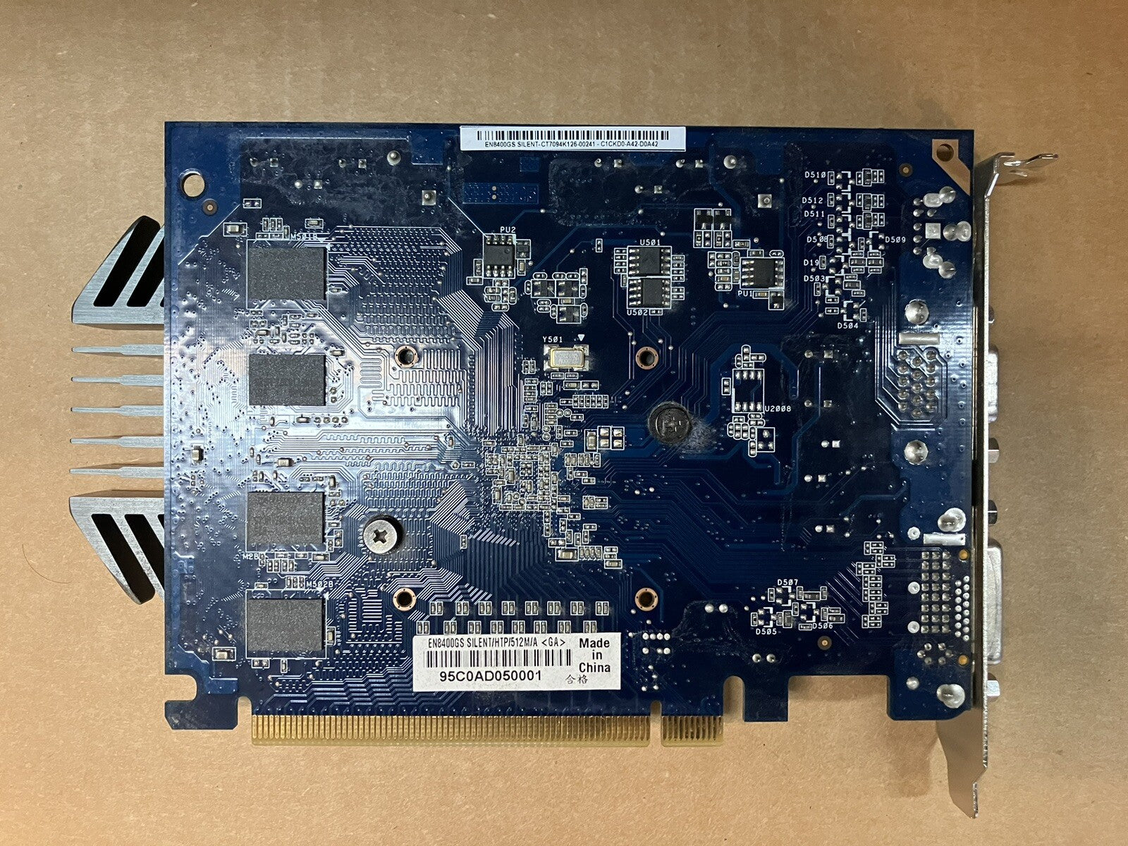 ~ PCI-E express card ASUS 08G17016210 C561_M2 1.00 EN8400GS Silent 512M DVI VGA
