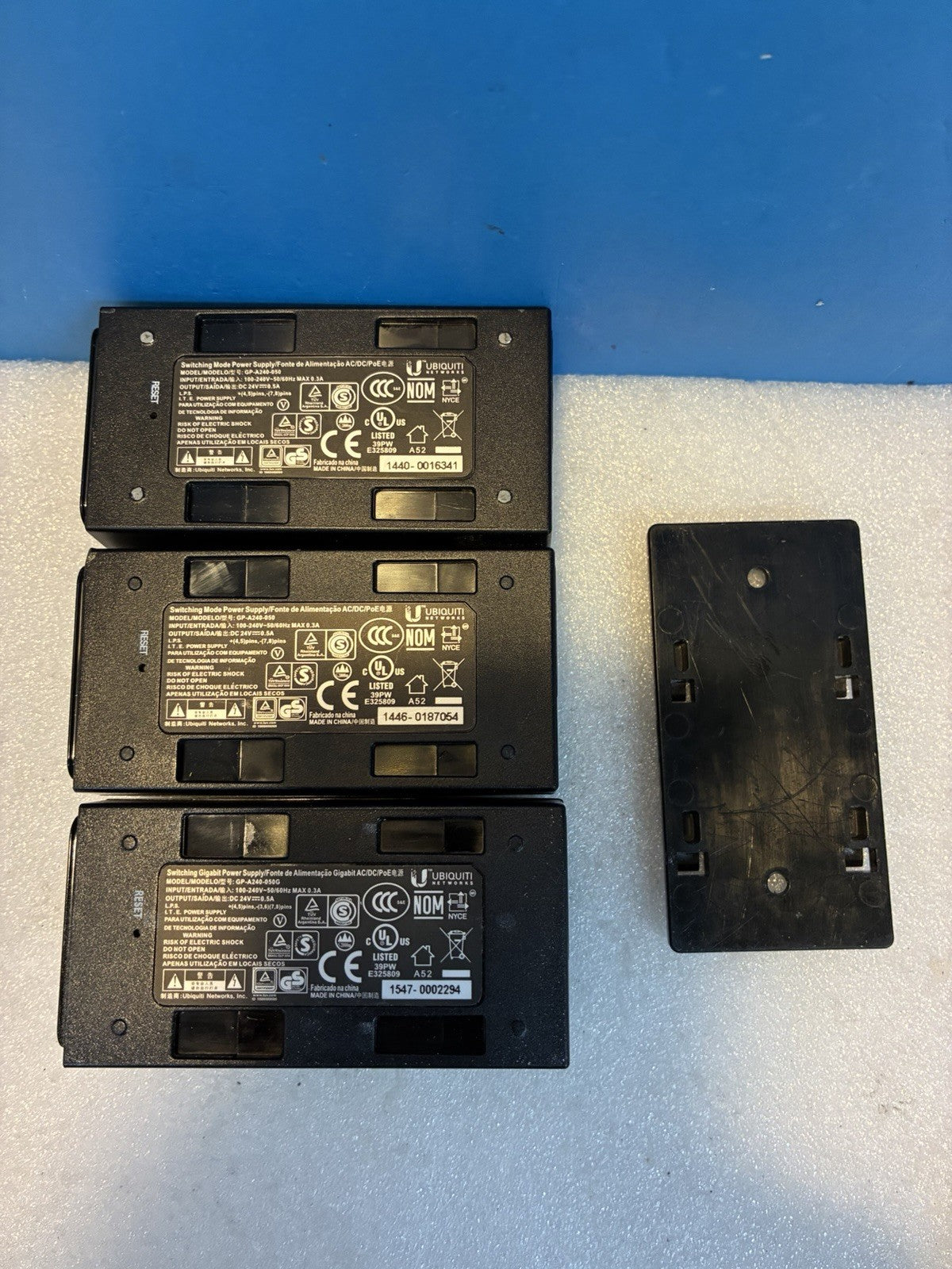 3x 🔥 Ubiquiti Networks 24V 0.5A Gigabit PoE Injector GP-A240-050G w/ 1x Plate