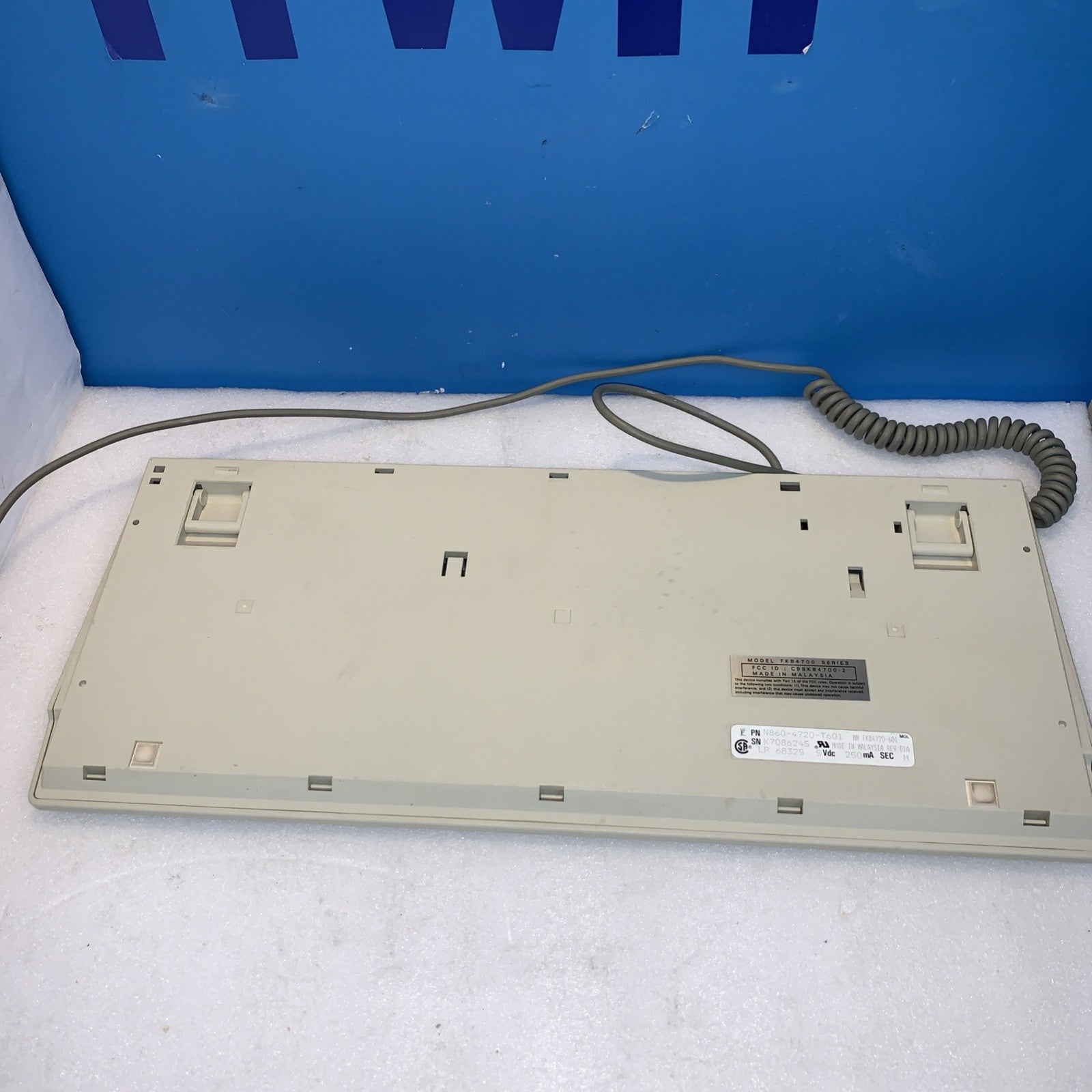 FUJITSU 5-pin KEYBOARD MODEL FKB4700 SERIES P/N: N860-4720-T601 Fully Tested
