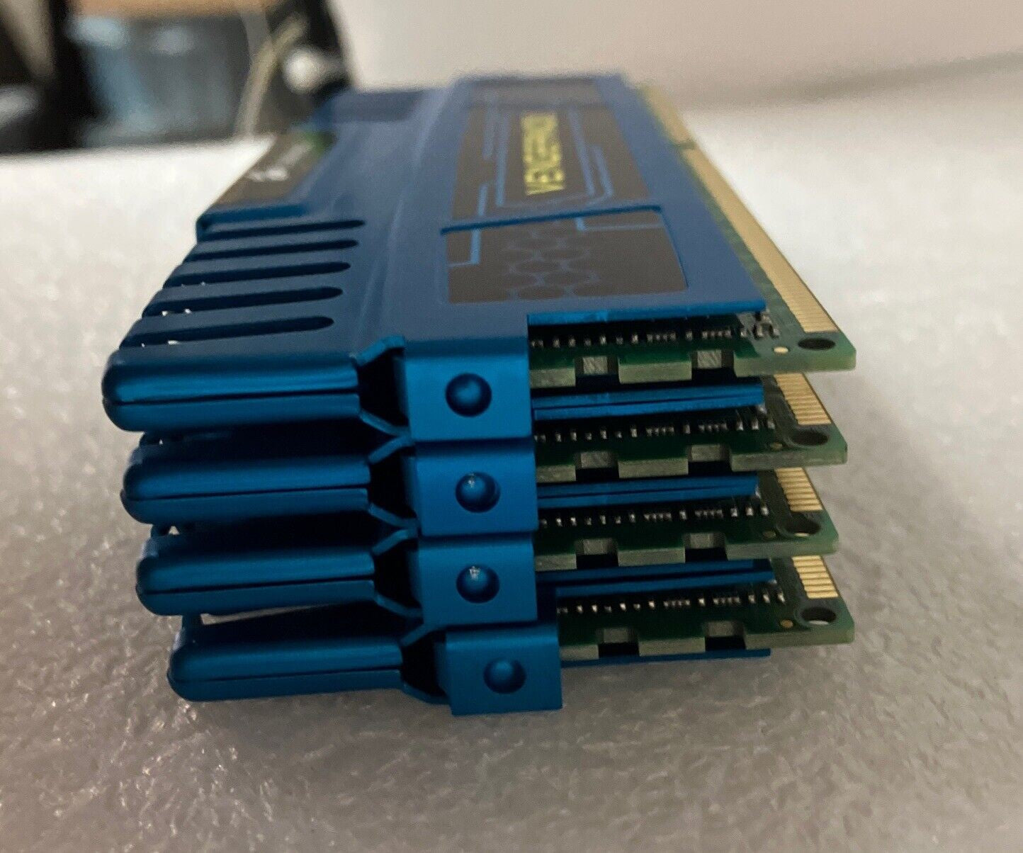 48GB =12x 4G Corsair CMZ8GX3M2A1600C9B Vengeance Blue PC3-12800 1600mHz DDR3 RAM