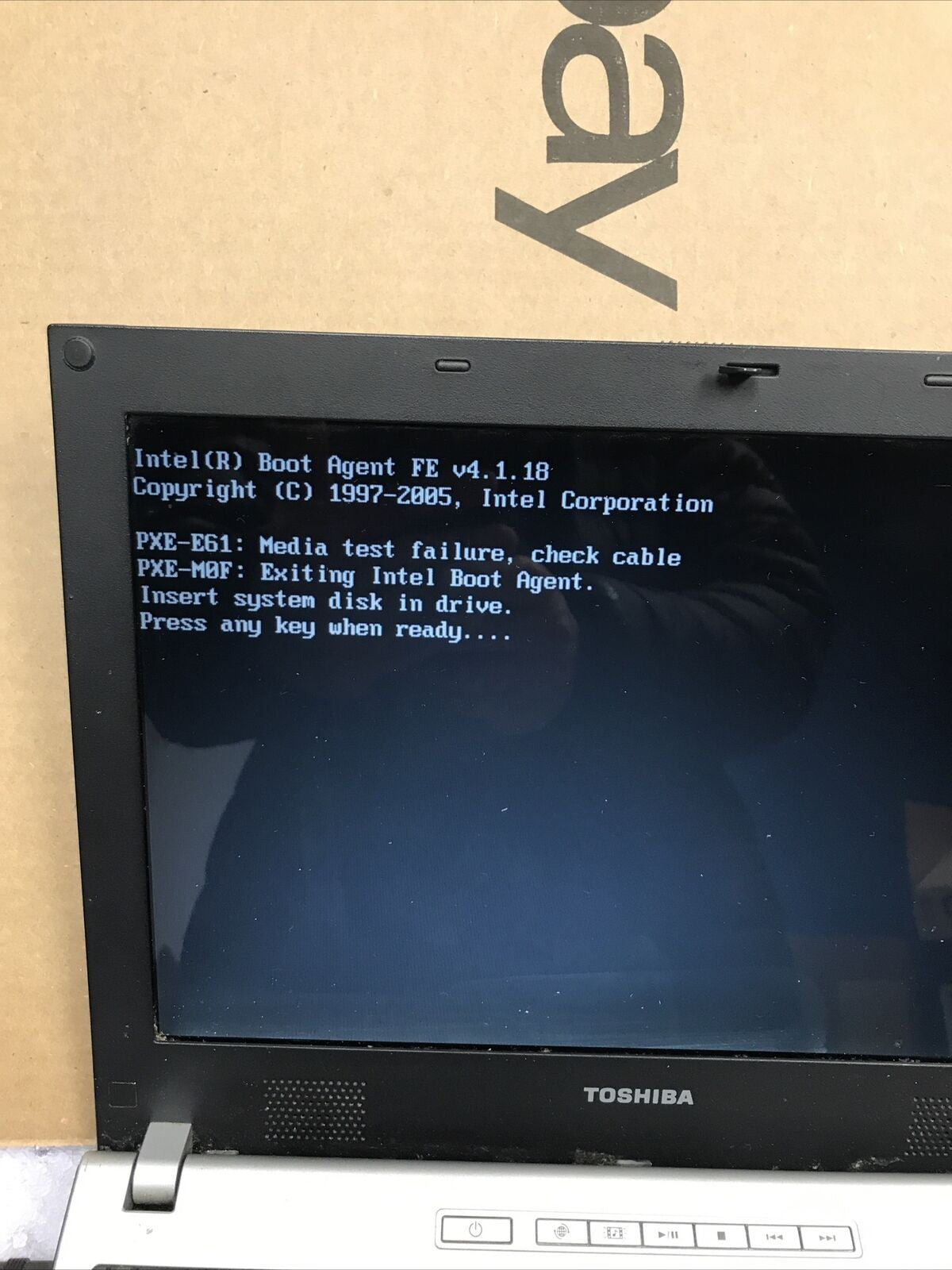 TOSHIBA SATELLITE U200 12” LAPTOP INTEL CPU-T2250 1GB 0GB (NO OS)