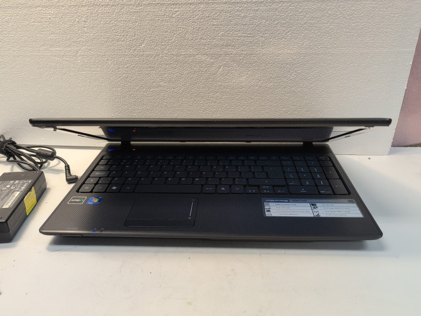 (GRADE A) Acer Aspire 5252-V305 15.6" Laptop AMD V140 CPU/4GB/320GB HDD/ WinXP -