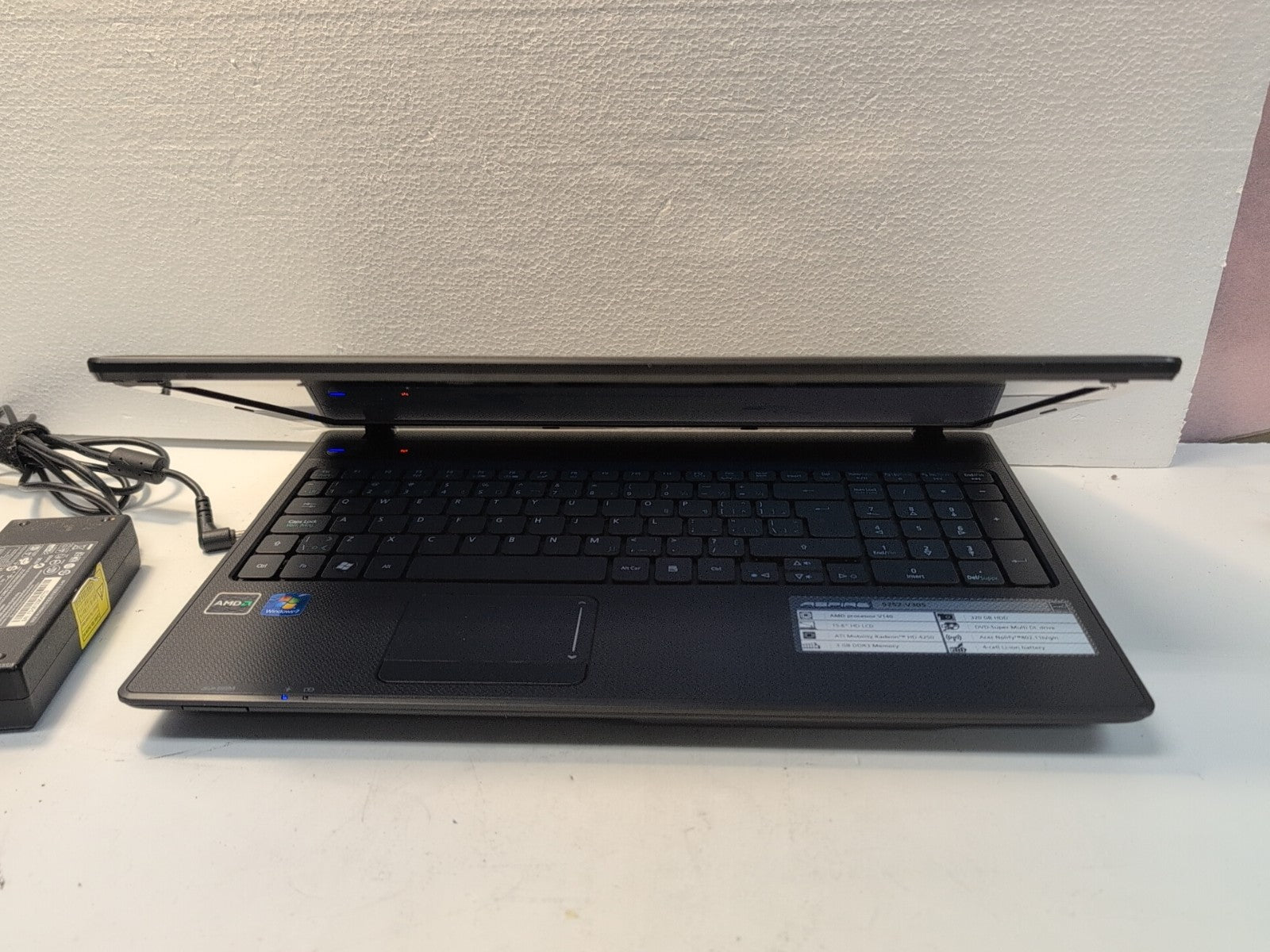 (GRADE A) Acer Aspire 5252-V305 15.6" Laptop AMD V140 CPU/4GB/320GB HDD/ WinXP -