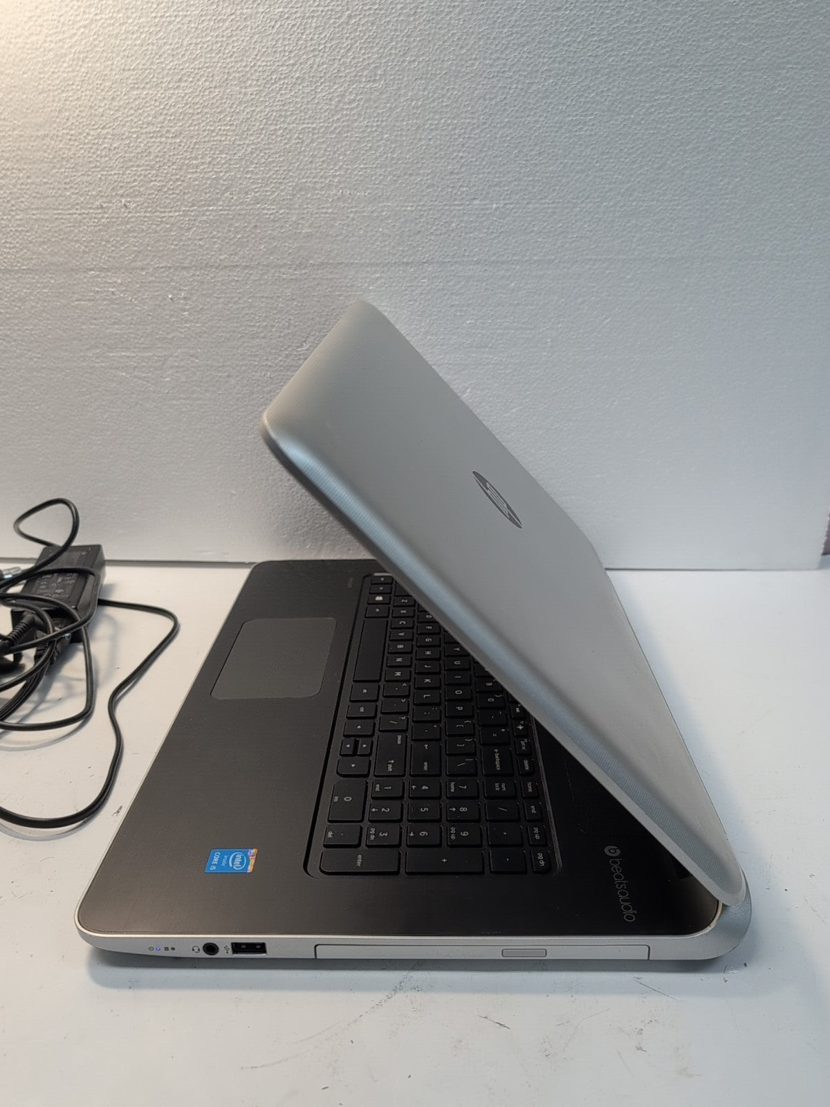 HP Pavilion Protect Smart Touch  Screen 17" Laptop i5-5200U/8GB/250GB SSD/Win10-