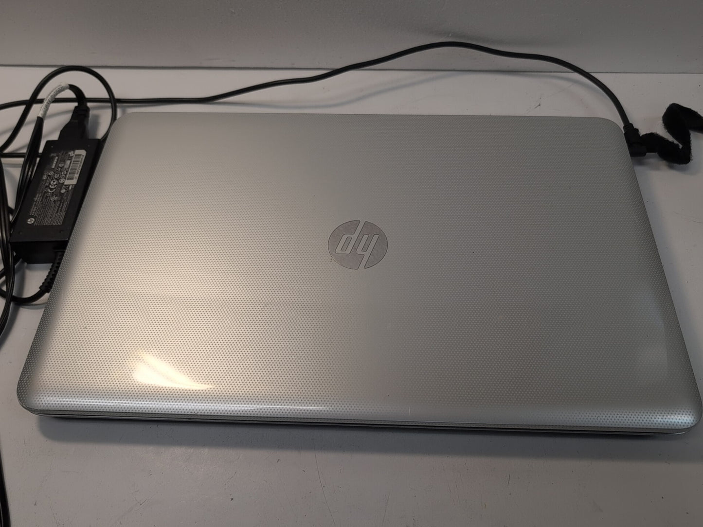 Hp PAVILION 17 17" Laptop AMD A6-5200 APU/ 16GB Ram/240GB SSD/ Win 10 -