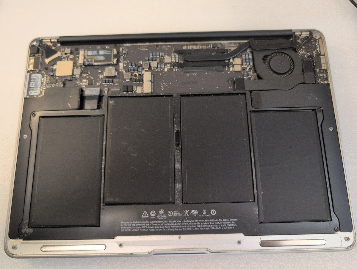 🎸 Apple MacBook Air 13-inch A1466 (2013) - For Parts, No Boot - Silver (No SSD)