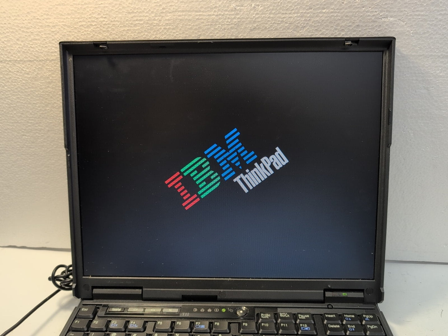 🔥 IBM T22 THINKPAD Intel Pentium 3 CPU/128MB RAM/20GB HDD (Locked,  AS IS) -