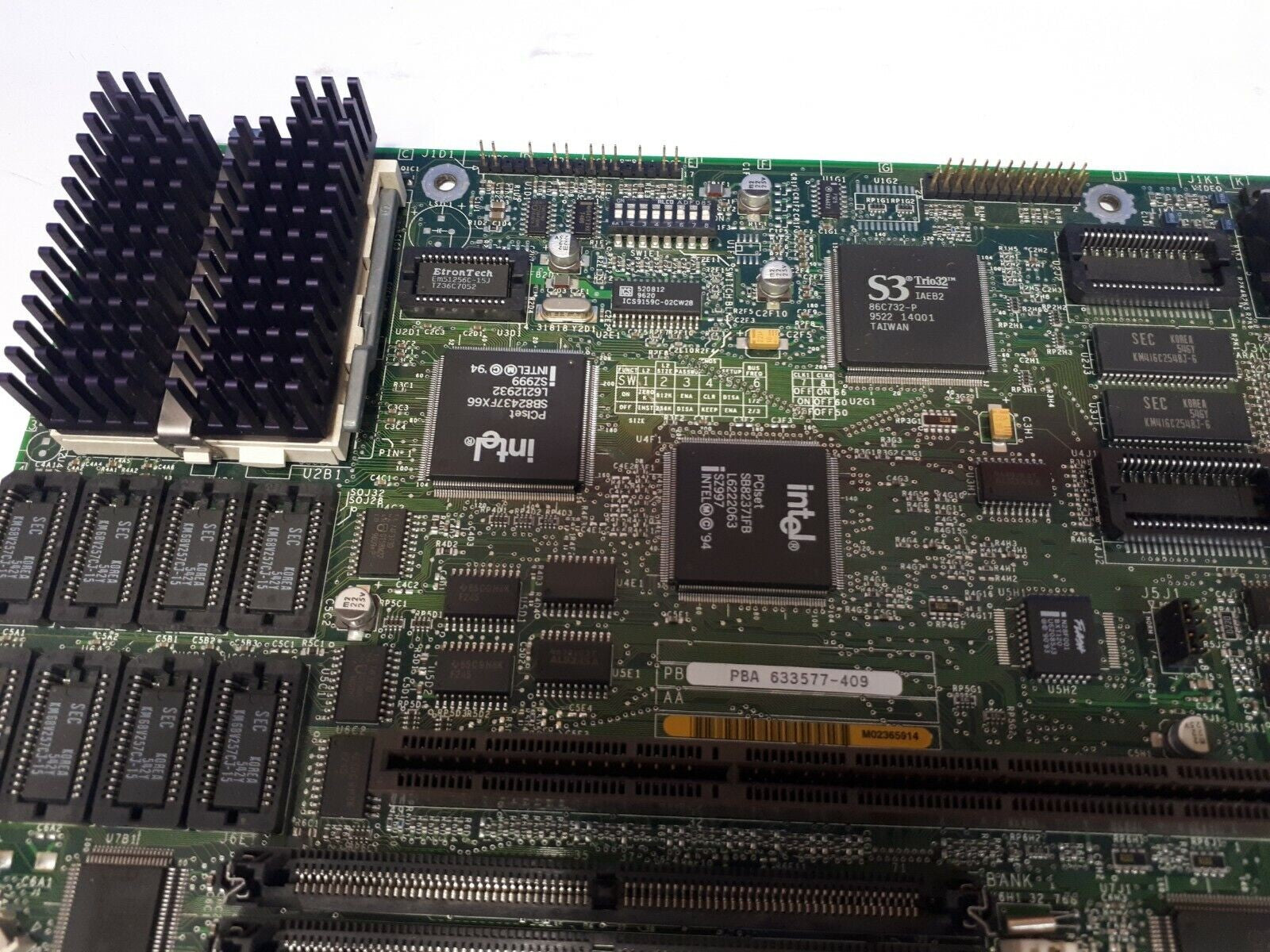 Vintage motherboard M02365914 + Intel Pentium 133MHz CPU Socket 5 & 7 A80502133