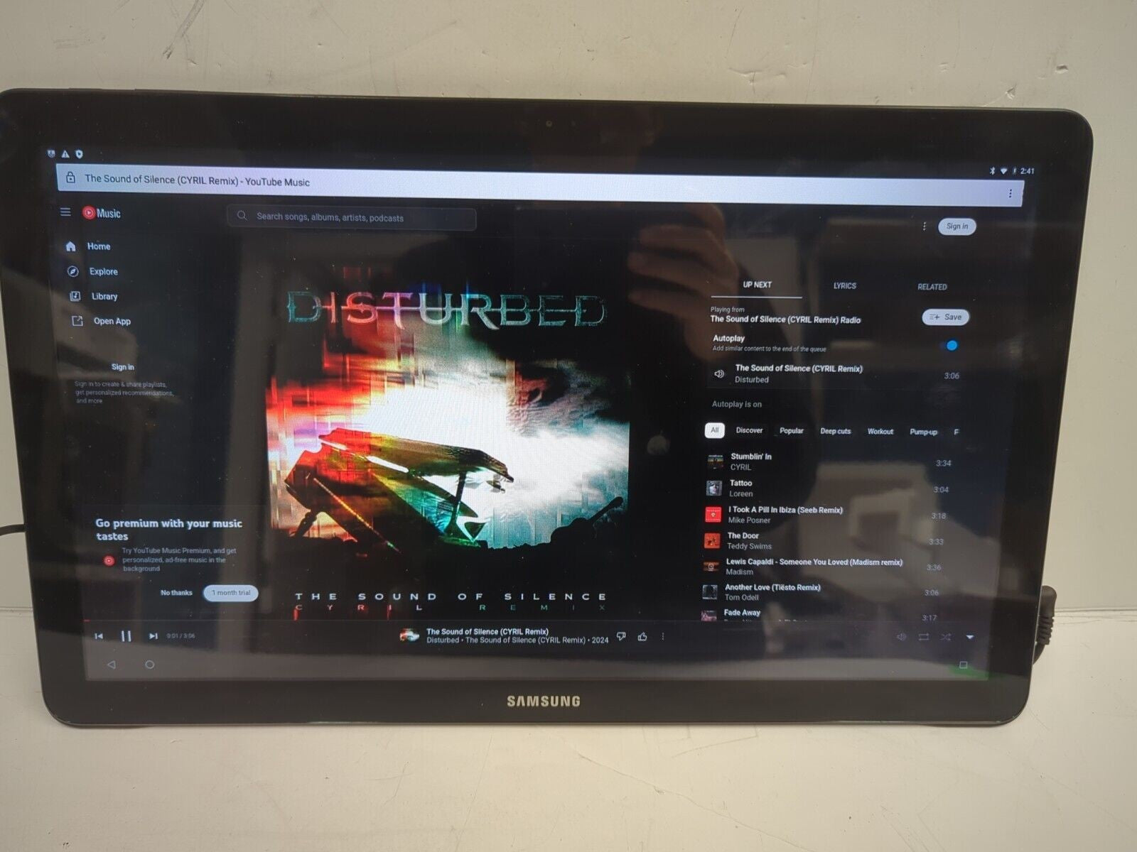 Samsung Galaxy View SM-T670 18.4" Tablet /32GB /  OS 8.1/(Battery Dead,READ) -