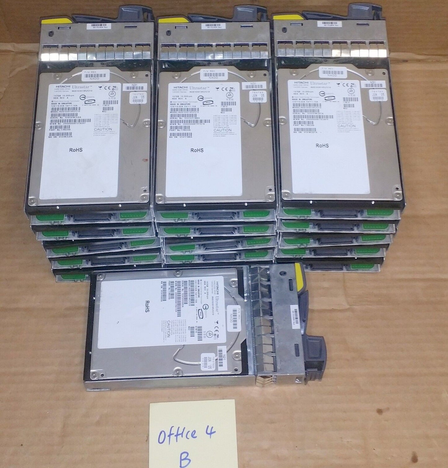 (4 x)  NetApp 17R6348 HUS103014FLF210 147GB 10K Fiber HDD F/W NA00 w/Tray @