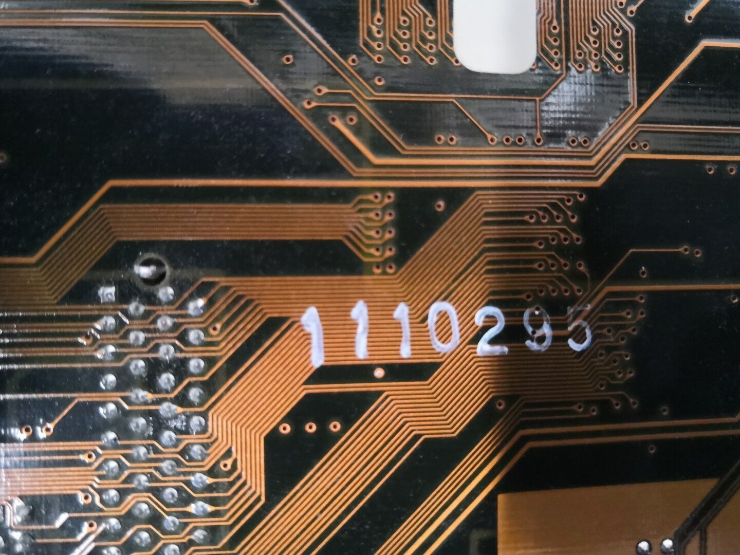 - ANTIQUE INTEL 16996 MOTHERBOARD WITH 4x RAM