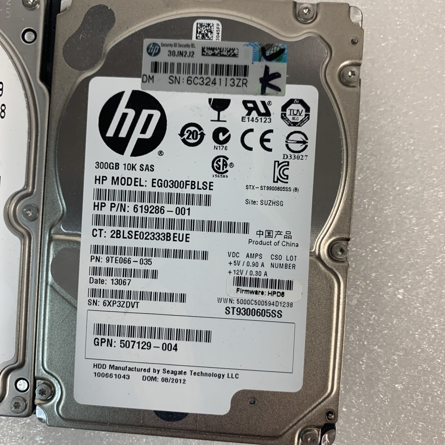 Lot of 2 HP 300GB 10K SAS 2.5"  server hard drives （1000 days remaining life）