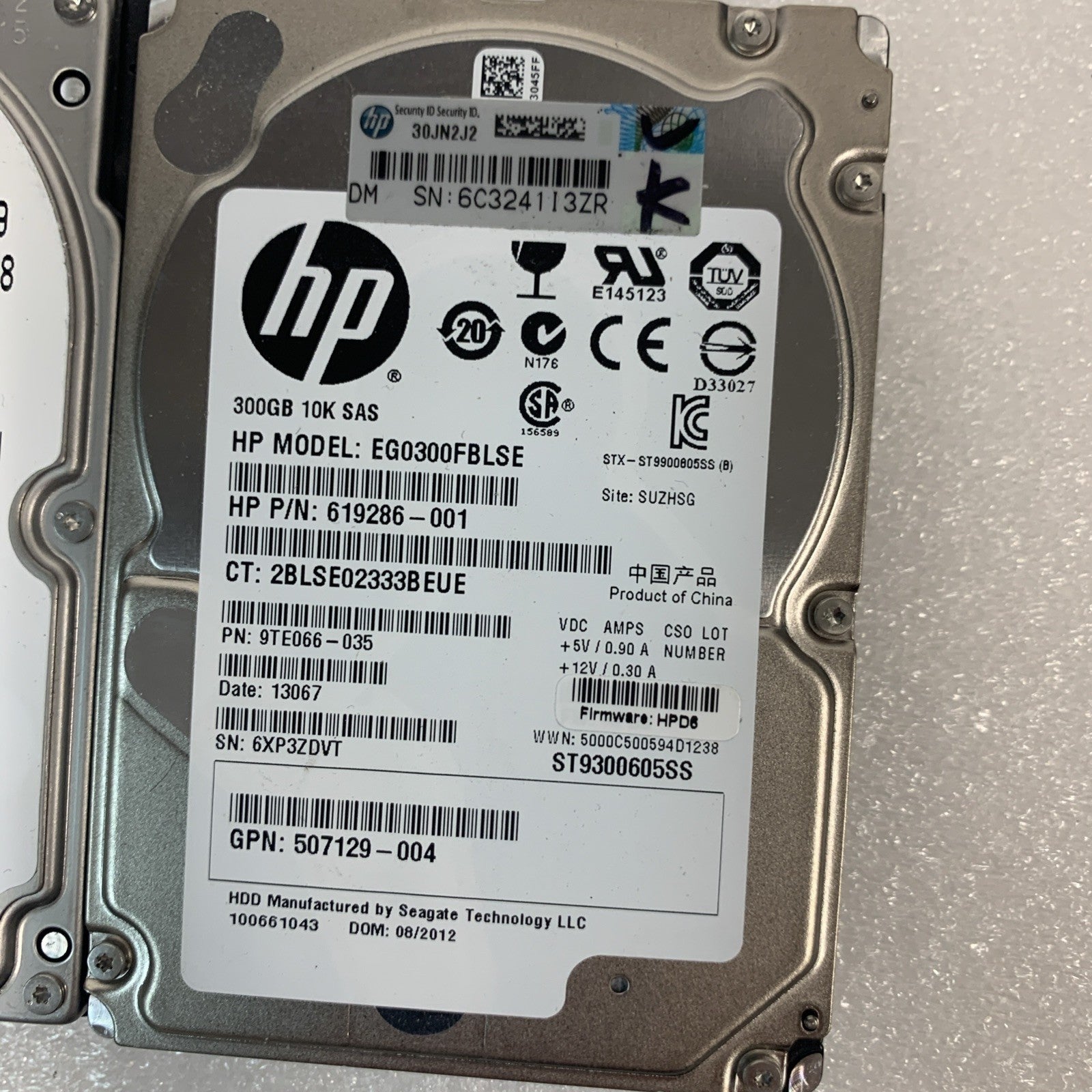 Lot of 2 HP 300GB 10K SAS 2.5"  server hard drives （1000 days remaining life）